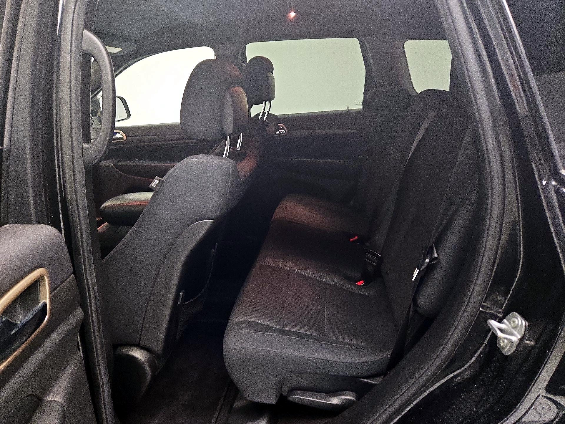 Thumbnail: 2016 Jeep Grand Cherokee - 17
