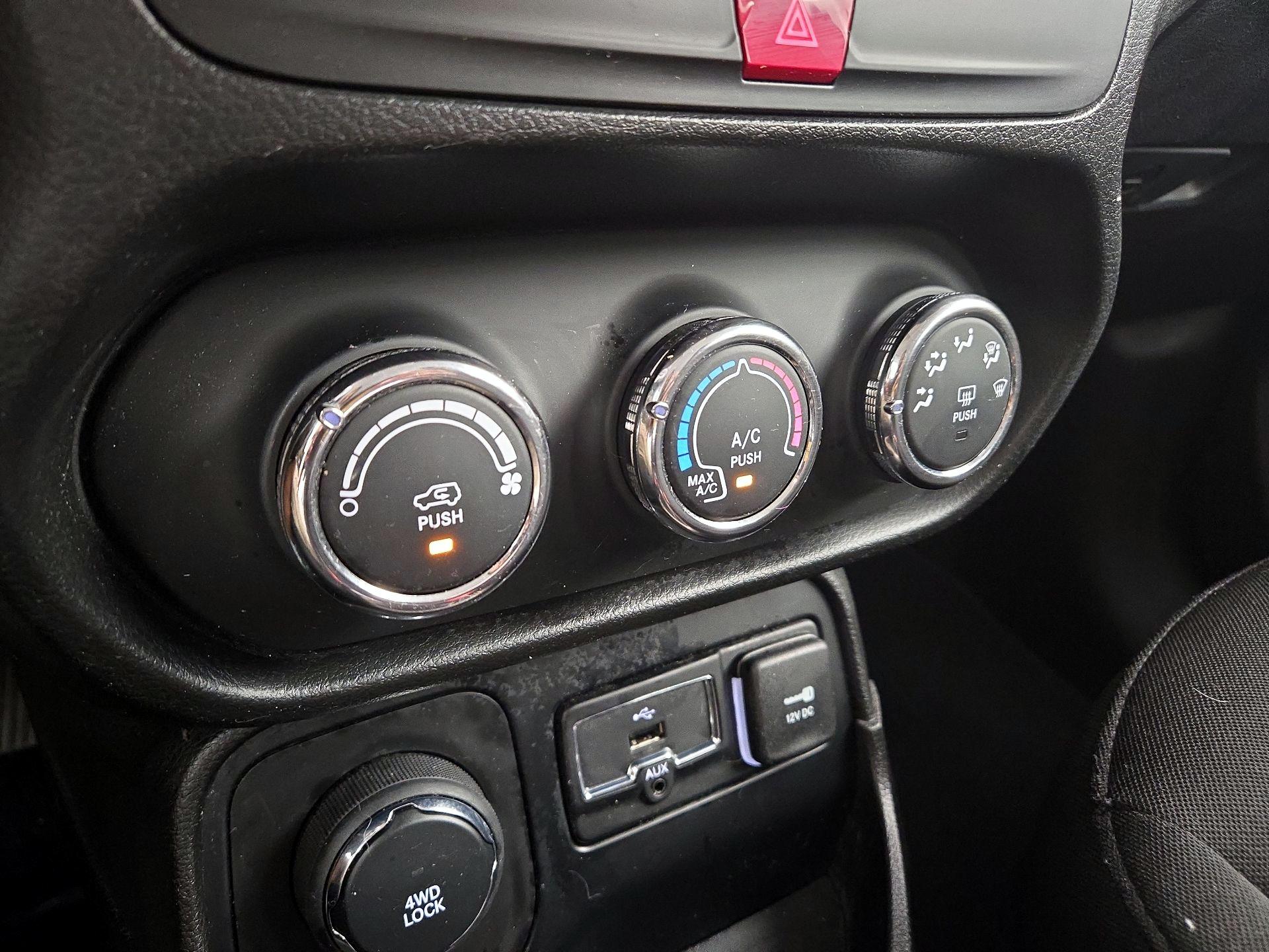 Thumbnail: 2016 Jeep Renegade - 15