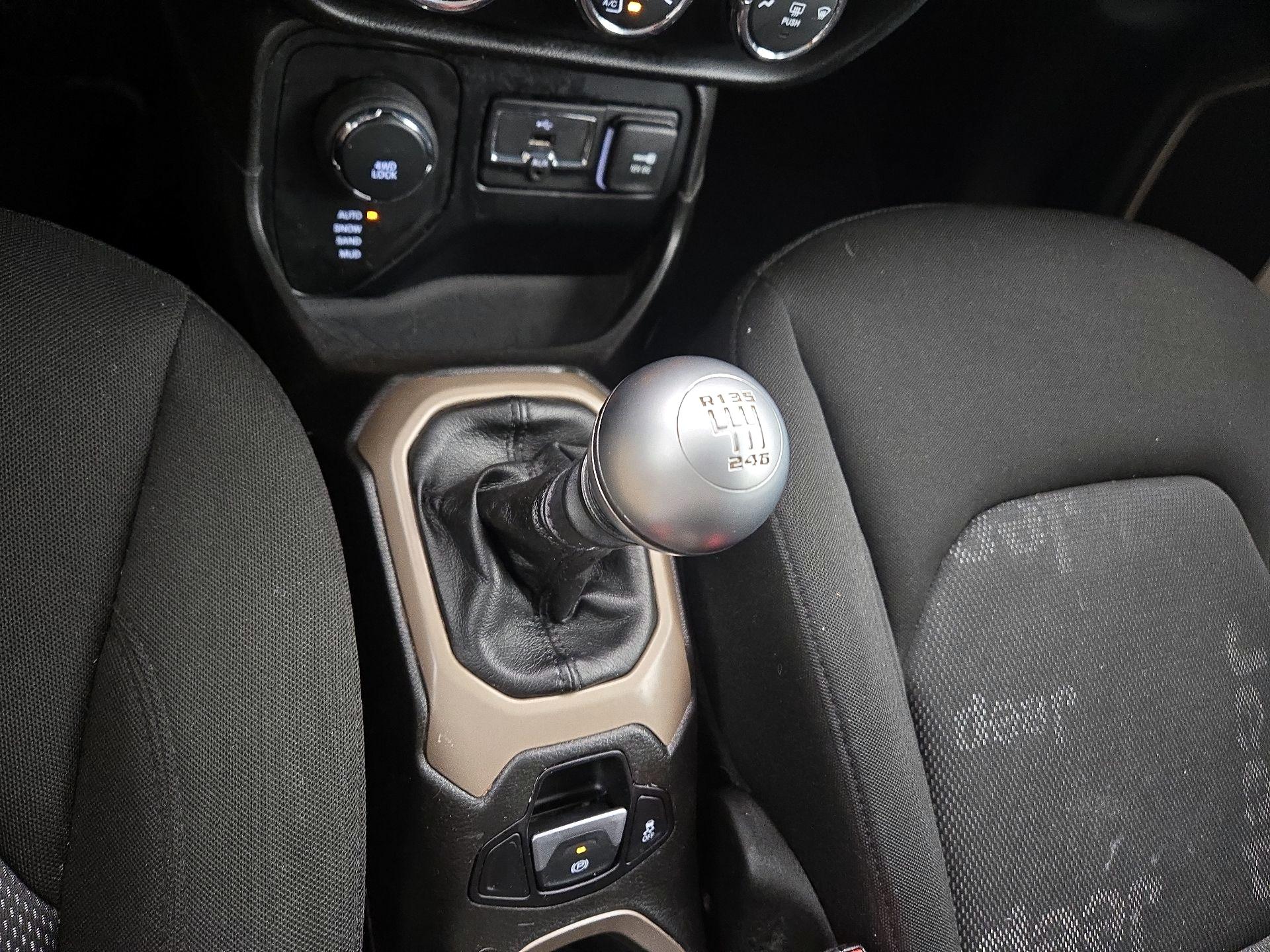 Thumbnail: 2016 Jeep Renegade - 16