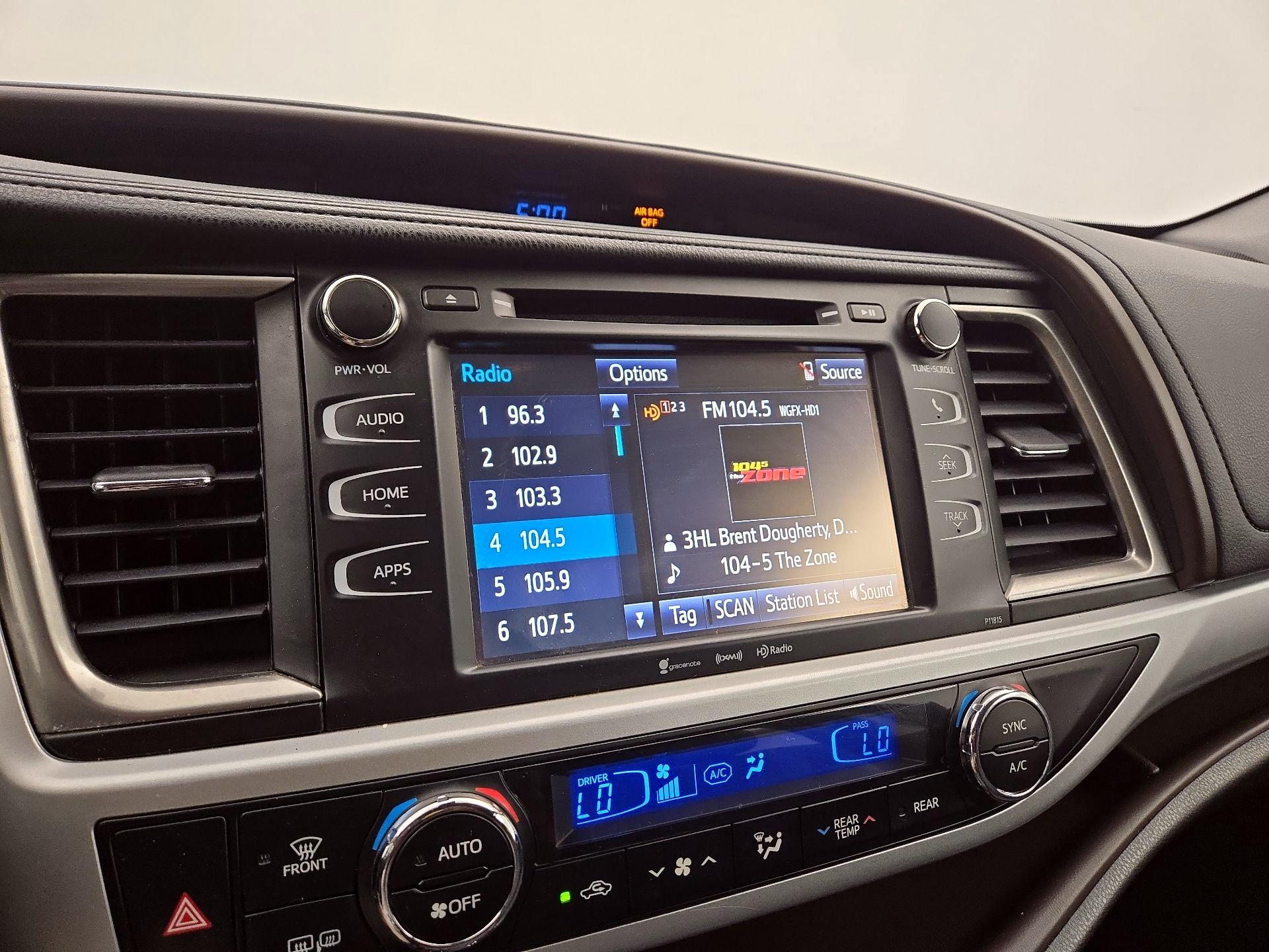 Thumbnail: 2019 Toyota Highlander - 15