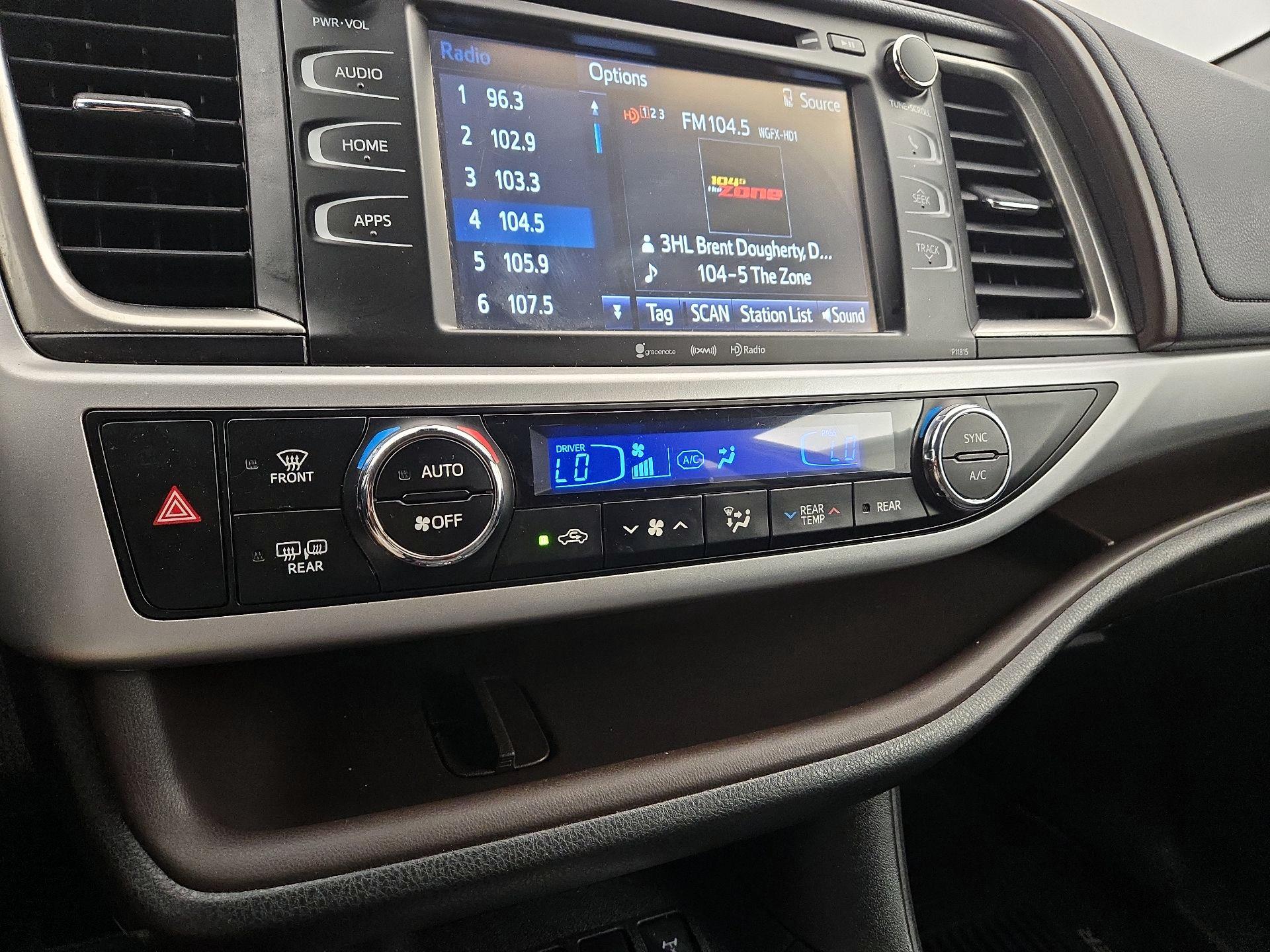 Thumbnail: 2019 Toyota Highlander - 16