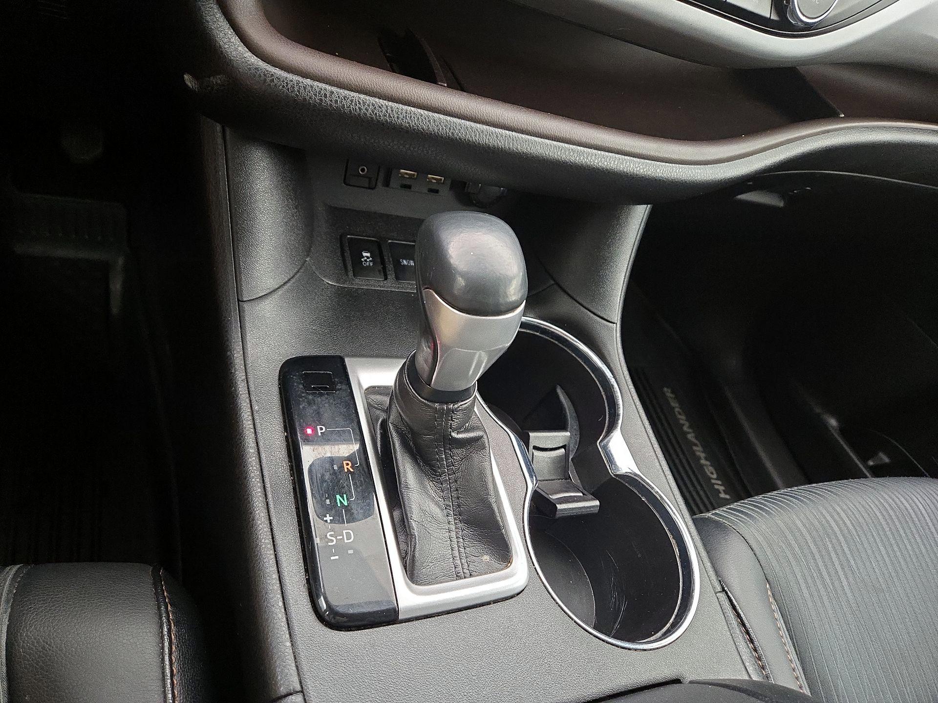 Thumbnail: 2019 Toyota Highlander - 17