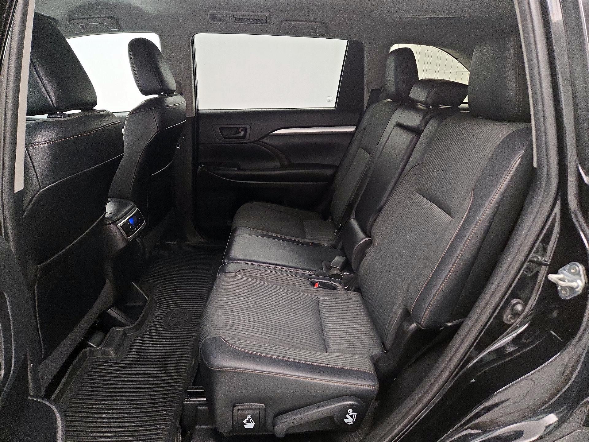 Thumbnail: 2019 Toyota Highlander - 19