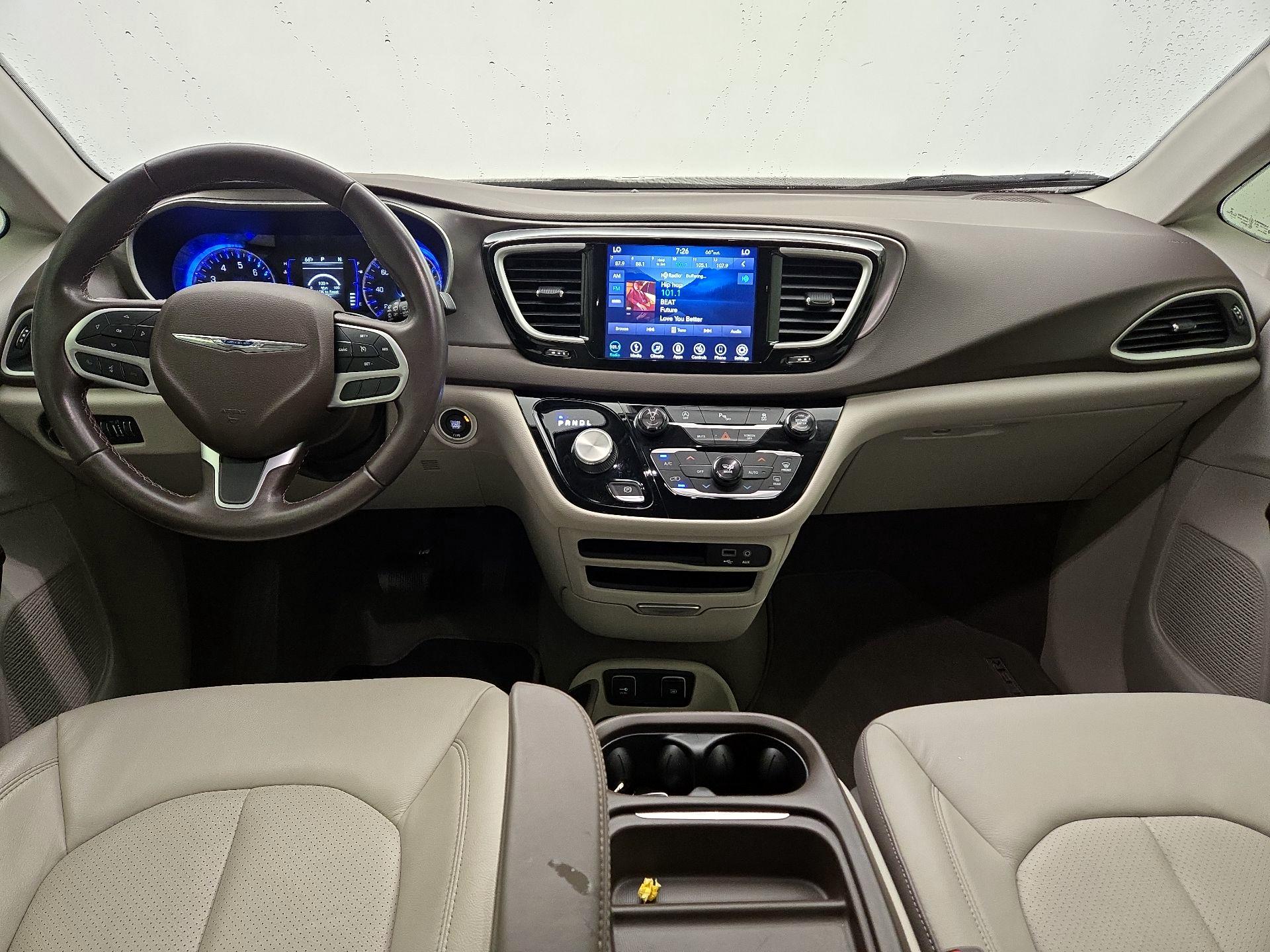 Thumbnail: 2018 Chrysler Pacifica - 9
