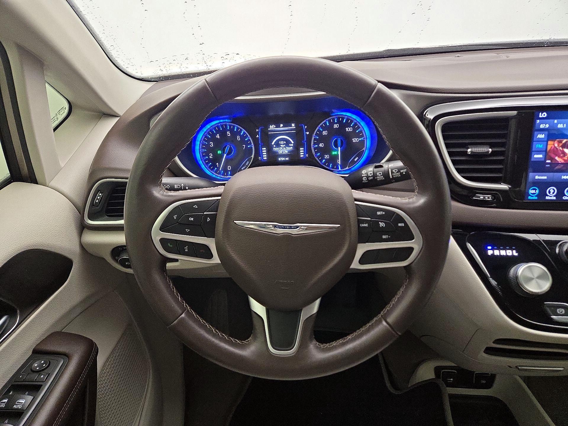 Thumbnail: 2018 Chrysler Pacifica - 10