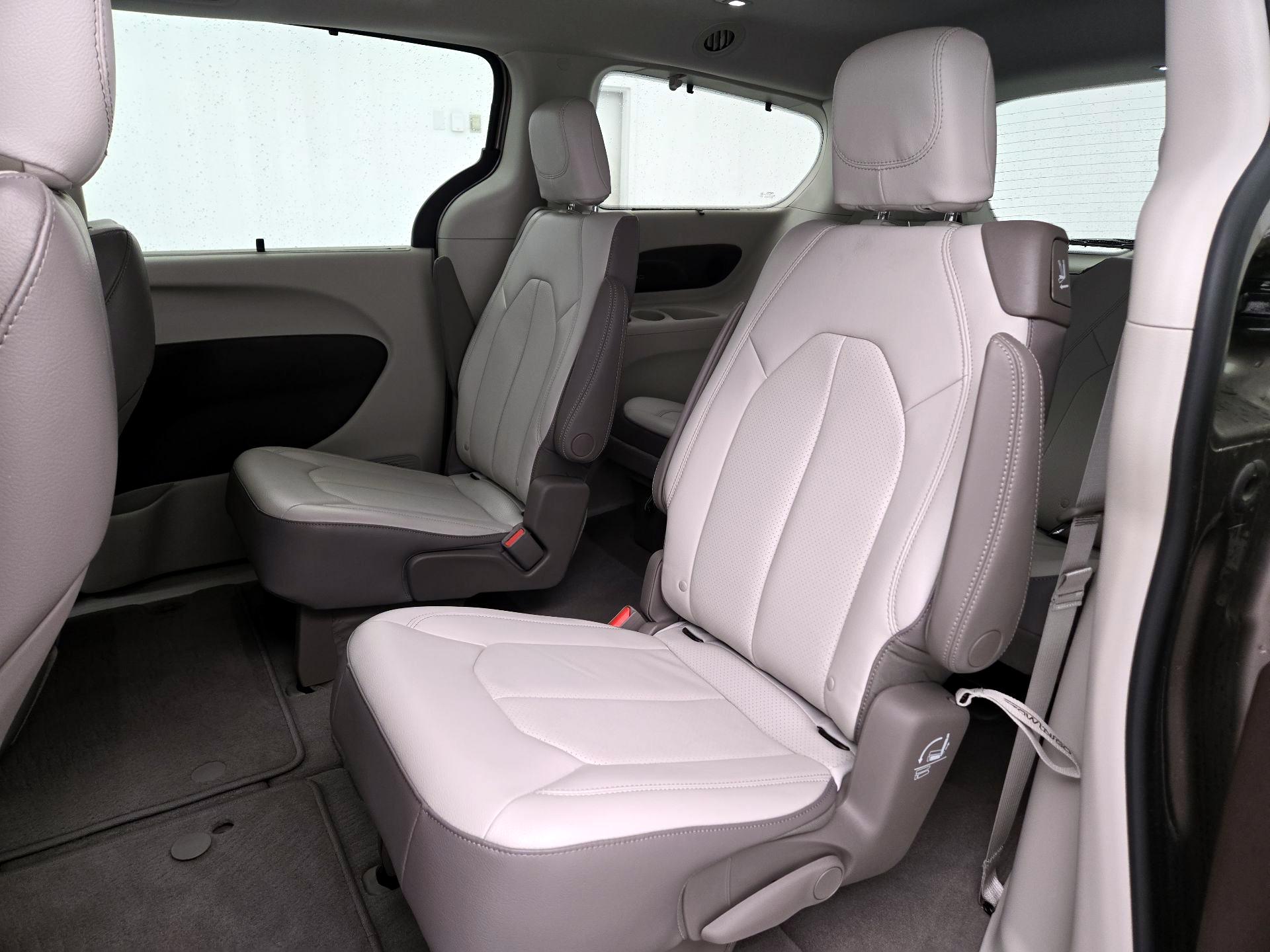 Thumbnail: 2018 Chrysler Pacifica - 19