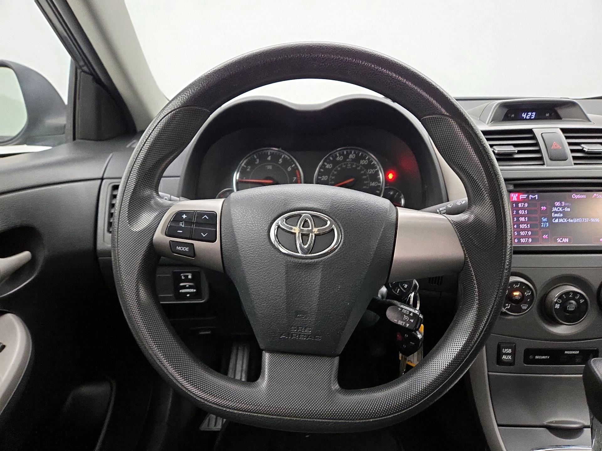 Thumbnail: 2013 Toyota Corolla - 10