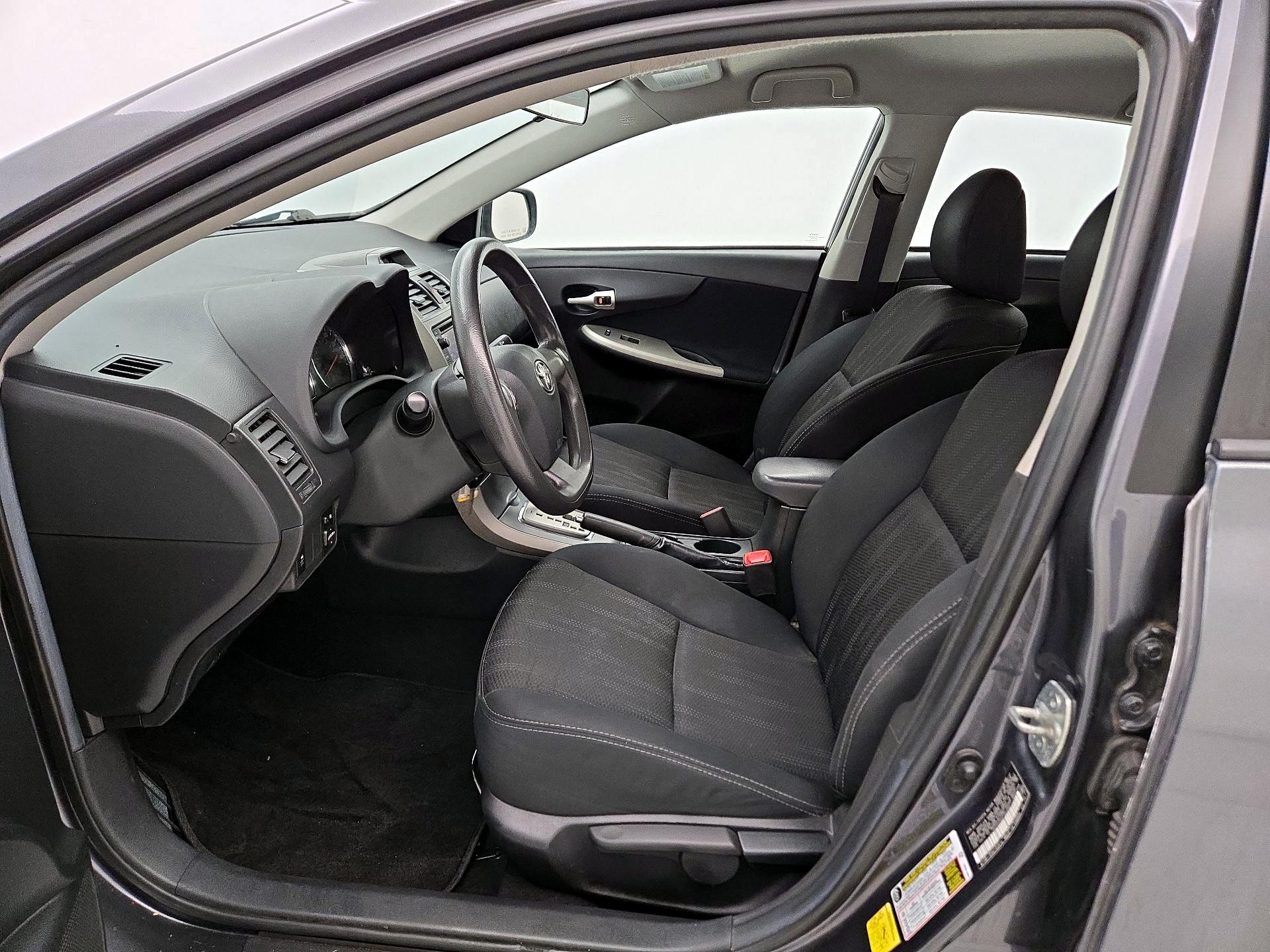 Thumbnail: 2013 Toyota Corolla - 11