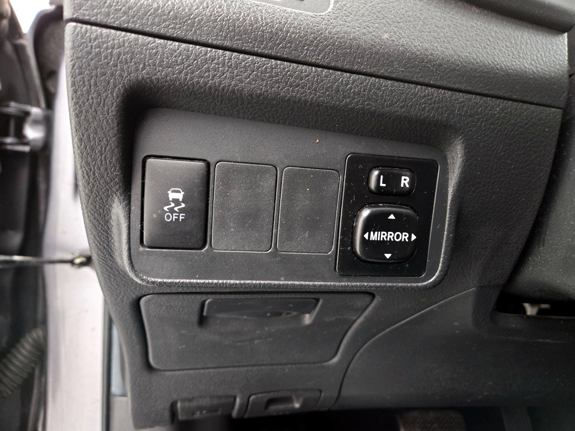Thumbnail: 2013 Toyota Corolla - 13