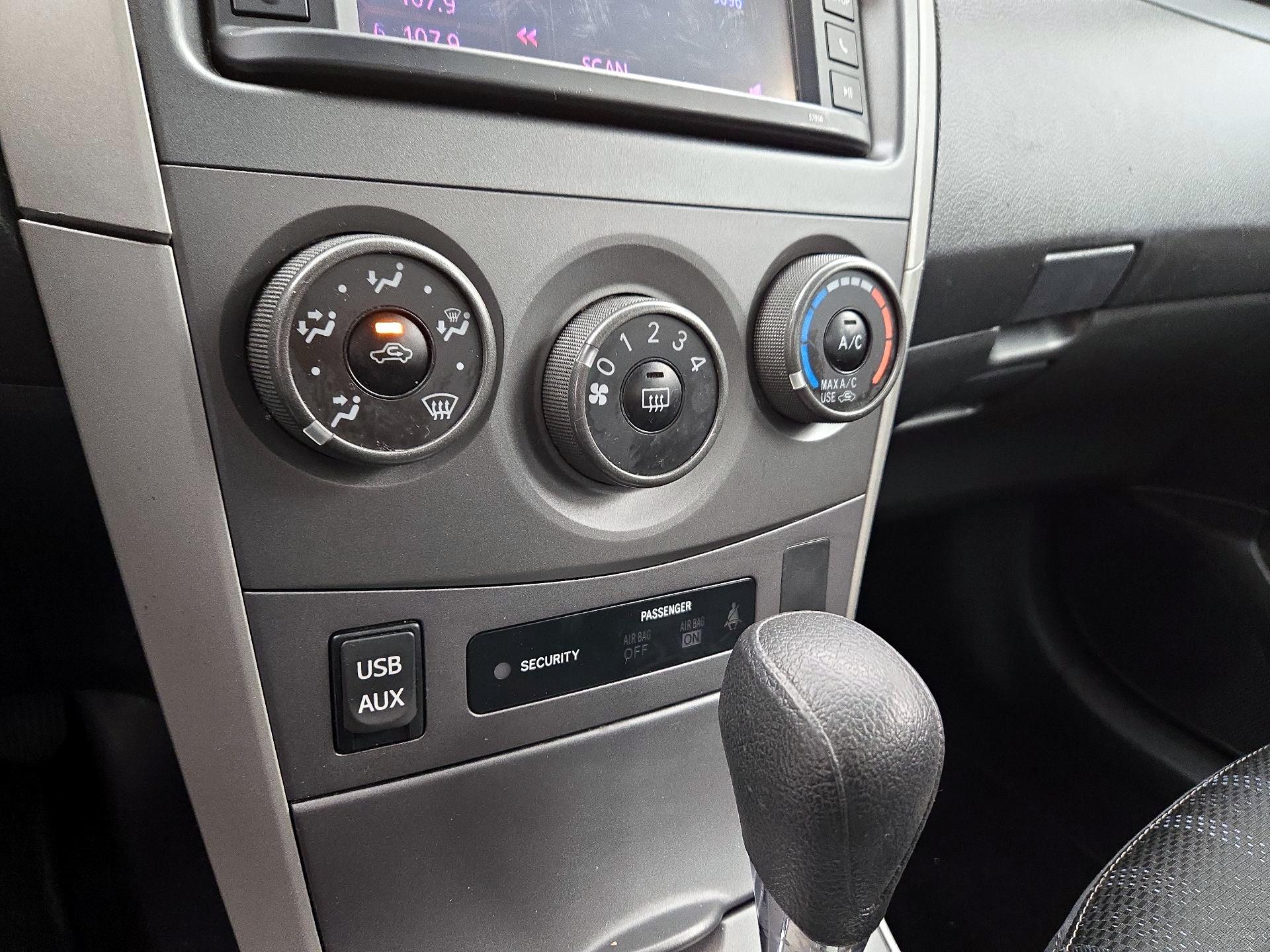 Thumbnail: 2013 Toyota Corolla - 15