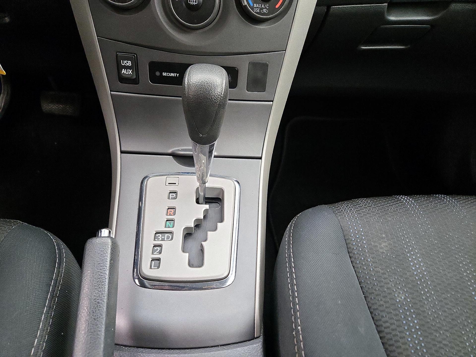Thumbnail: 2013 Toyota Corolla - 16