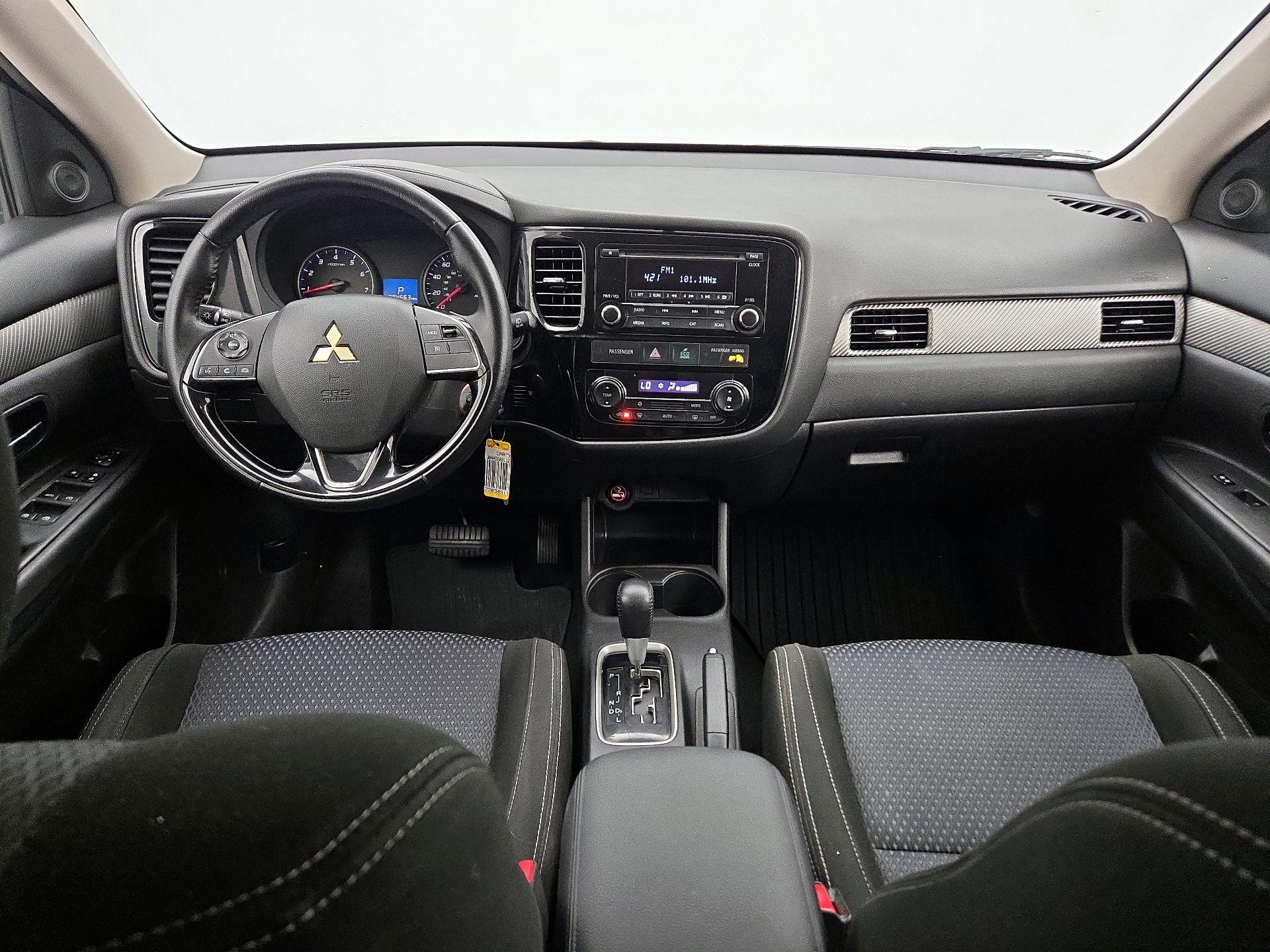Thumbnail: 2016 Mitsubishi Outlander - 9