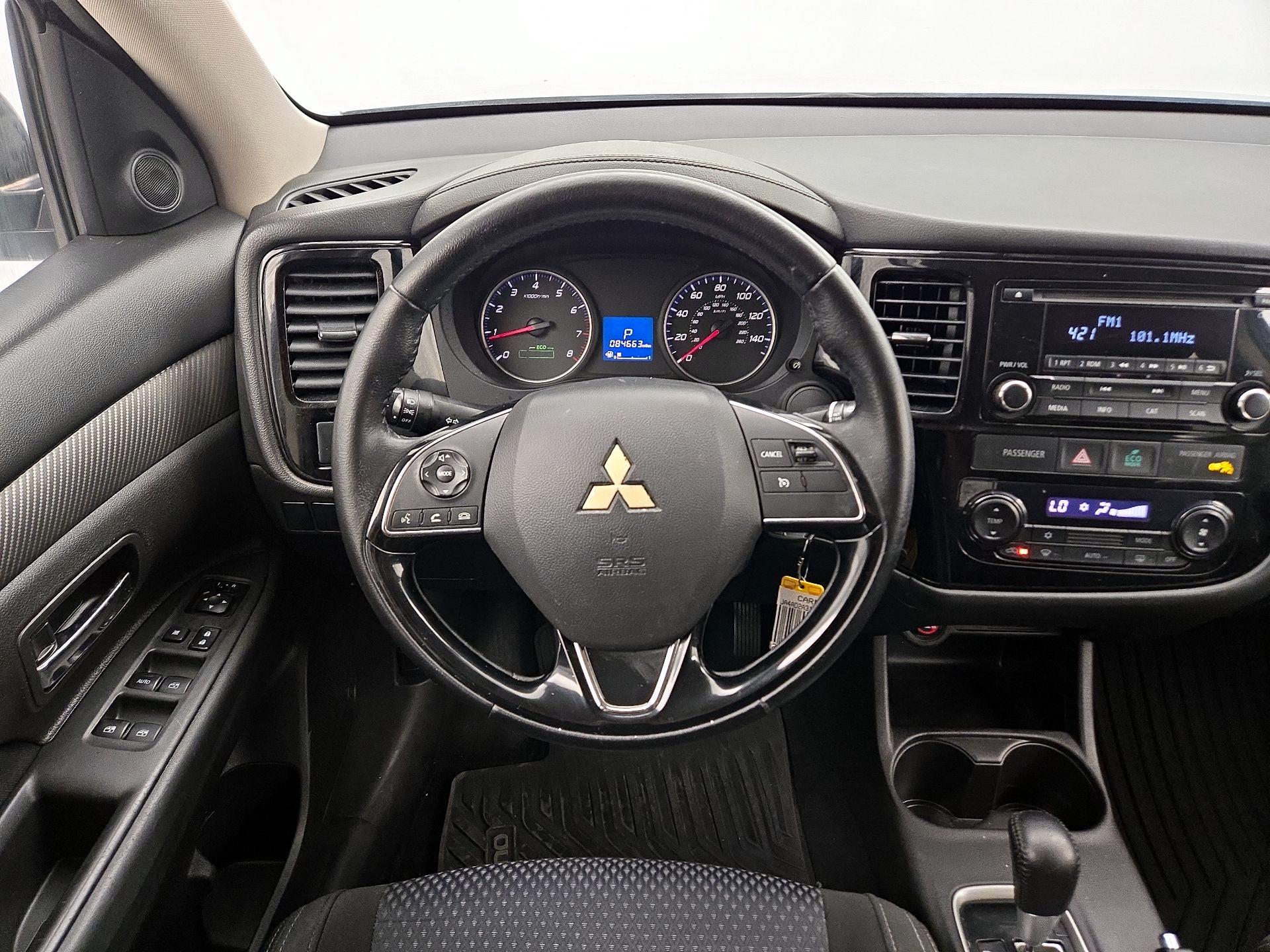 Thumbnail: 2016 Mitsubishi Outlander - 10