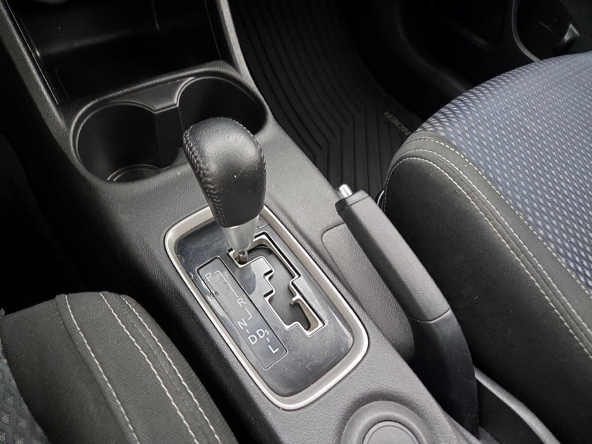 Thumbnail: 2016 Mitsubishi Outlander - 16