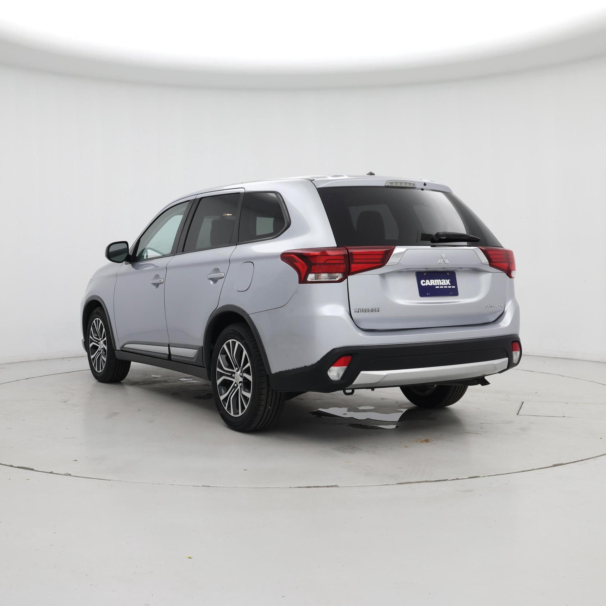 Thumbnail: 2016 Mitsubishi Outlander - 2
