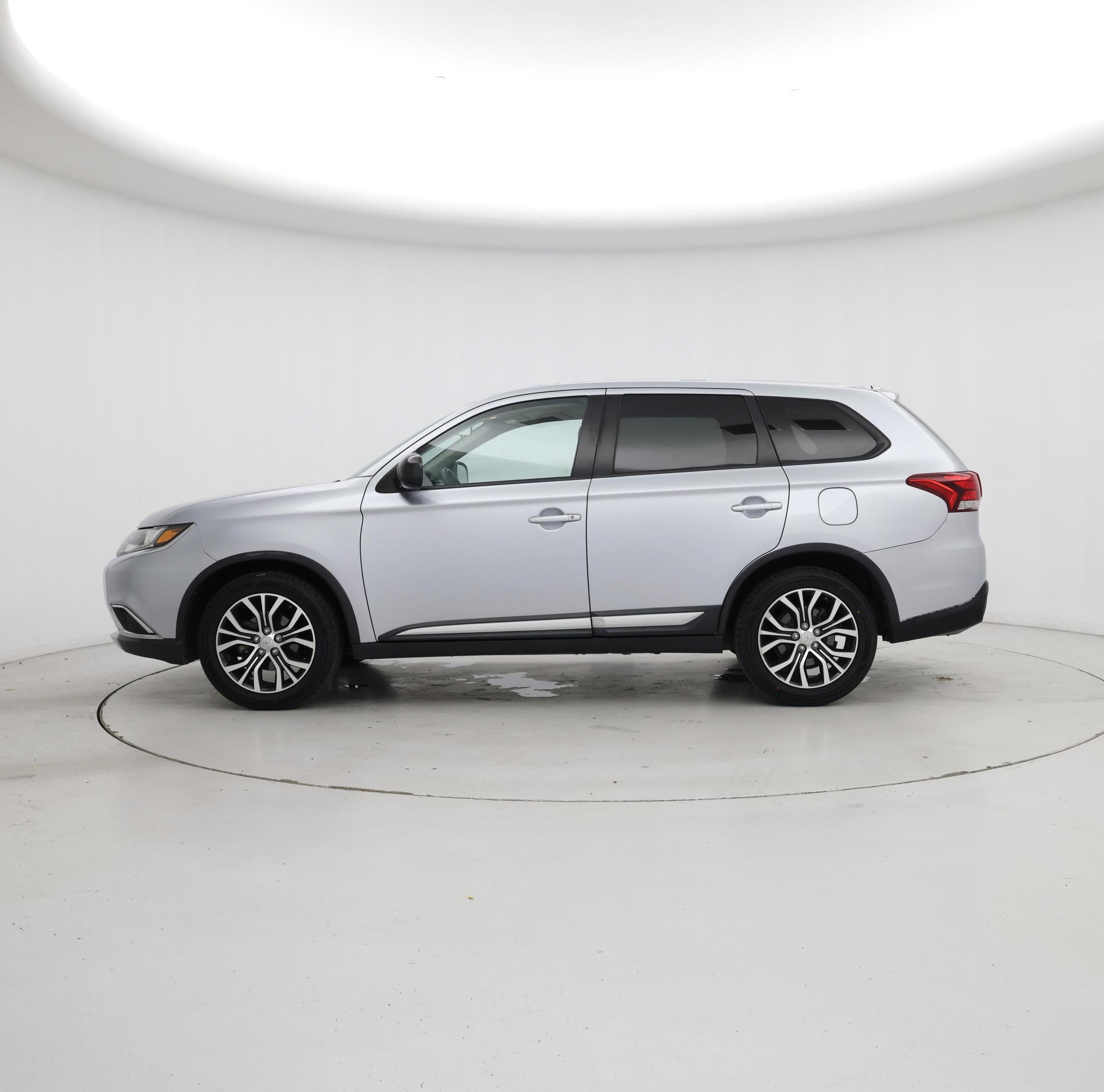 Thumbnail: 2016 Mitsubishi Outlander - 3