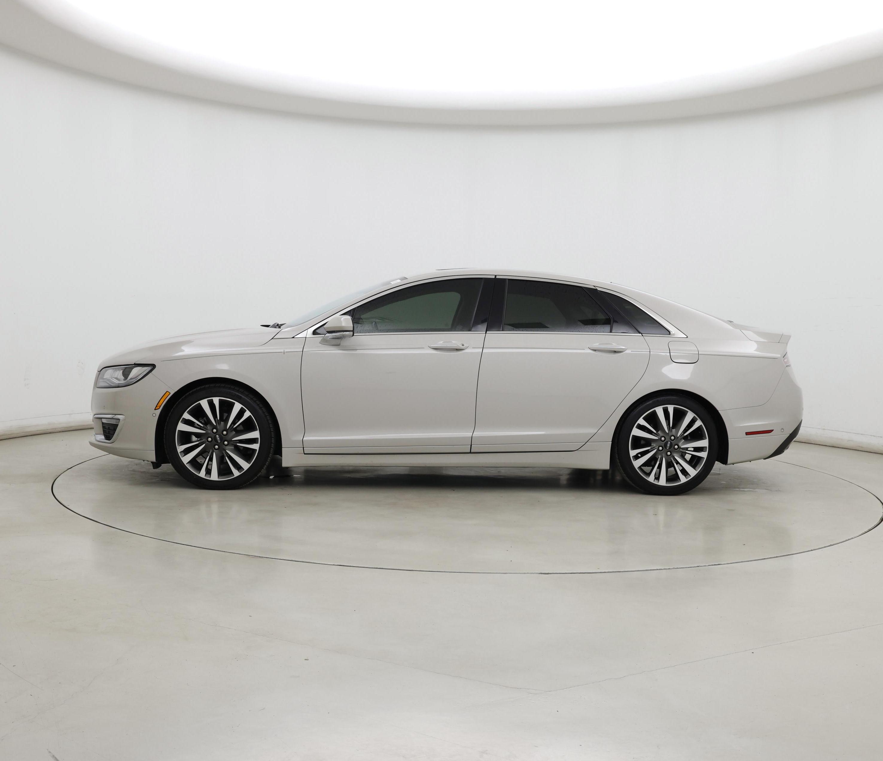 Thumbnail: 2020 Lincoln MKZ - 3