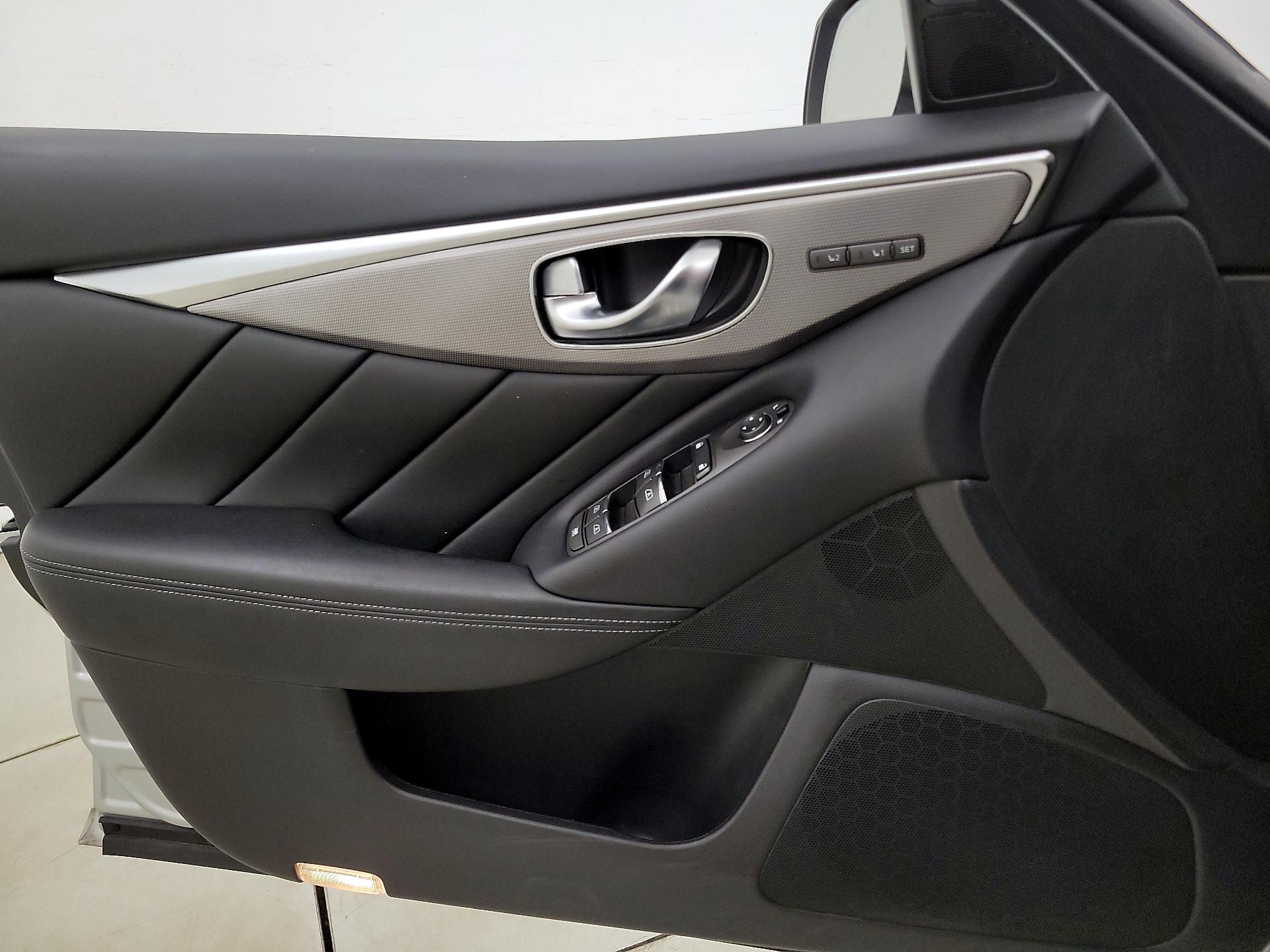 Thumbnail: 2016 INFINITI Q50 - 12