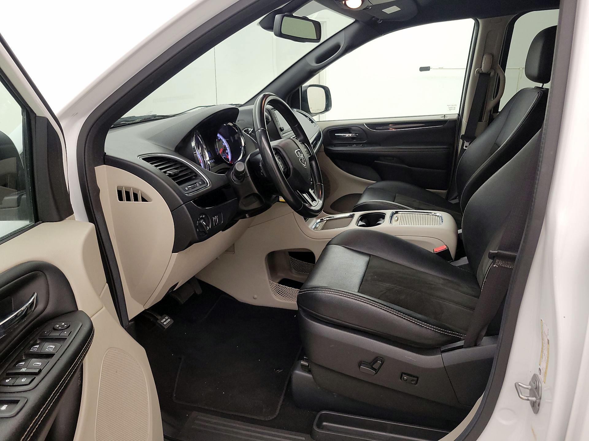 Thumbnail: 2019 Dodge Grand Caravan - 11