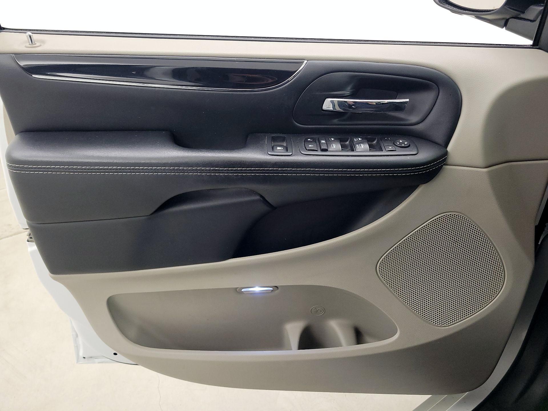 Thumbnail: 2019 Dodge Grand Caravan - 12