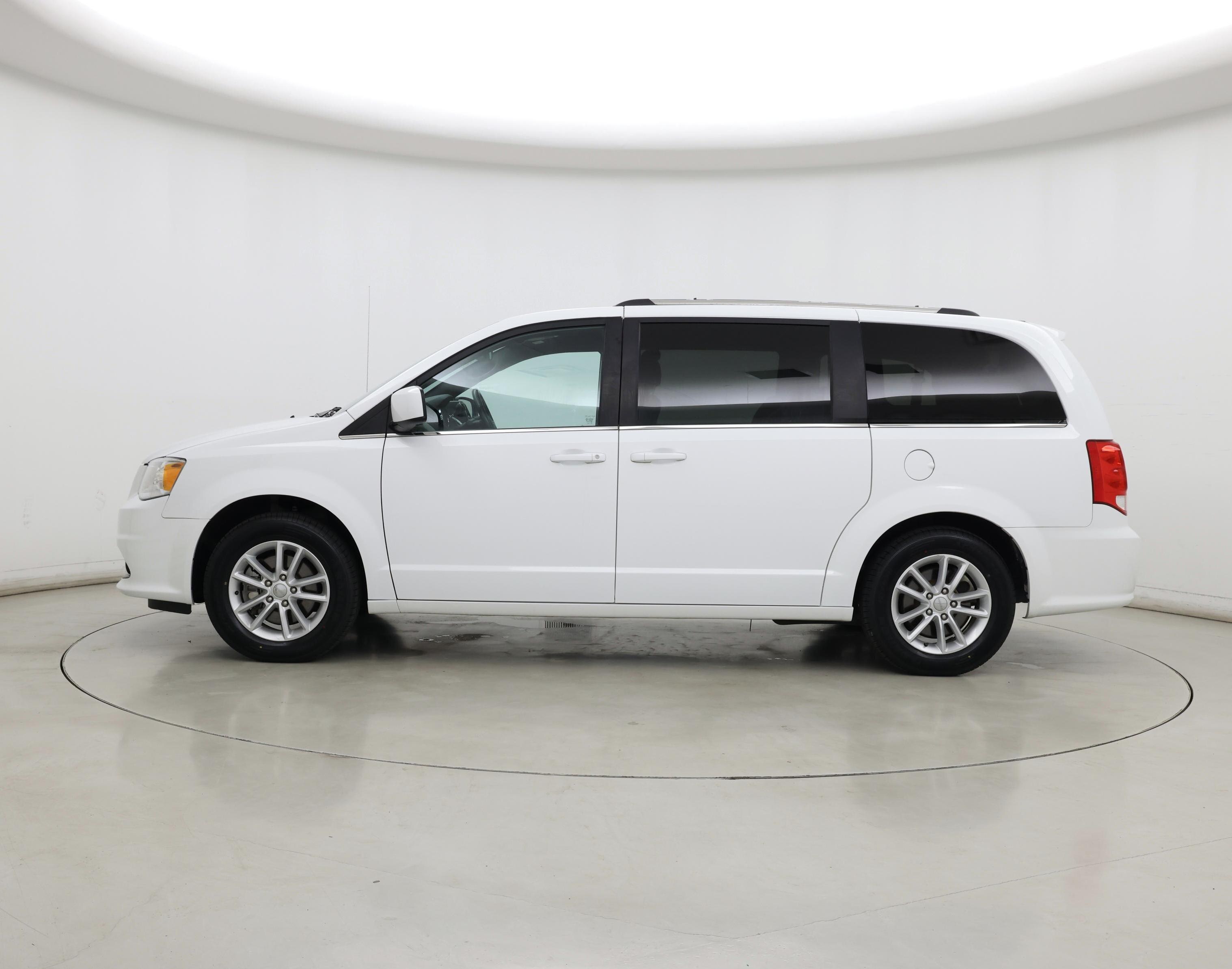 Thumbnail: 2019 Dodge Grand Caravan - 3