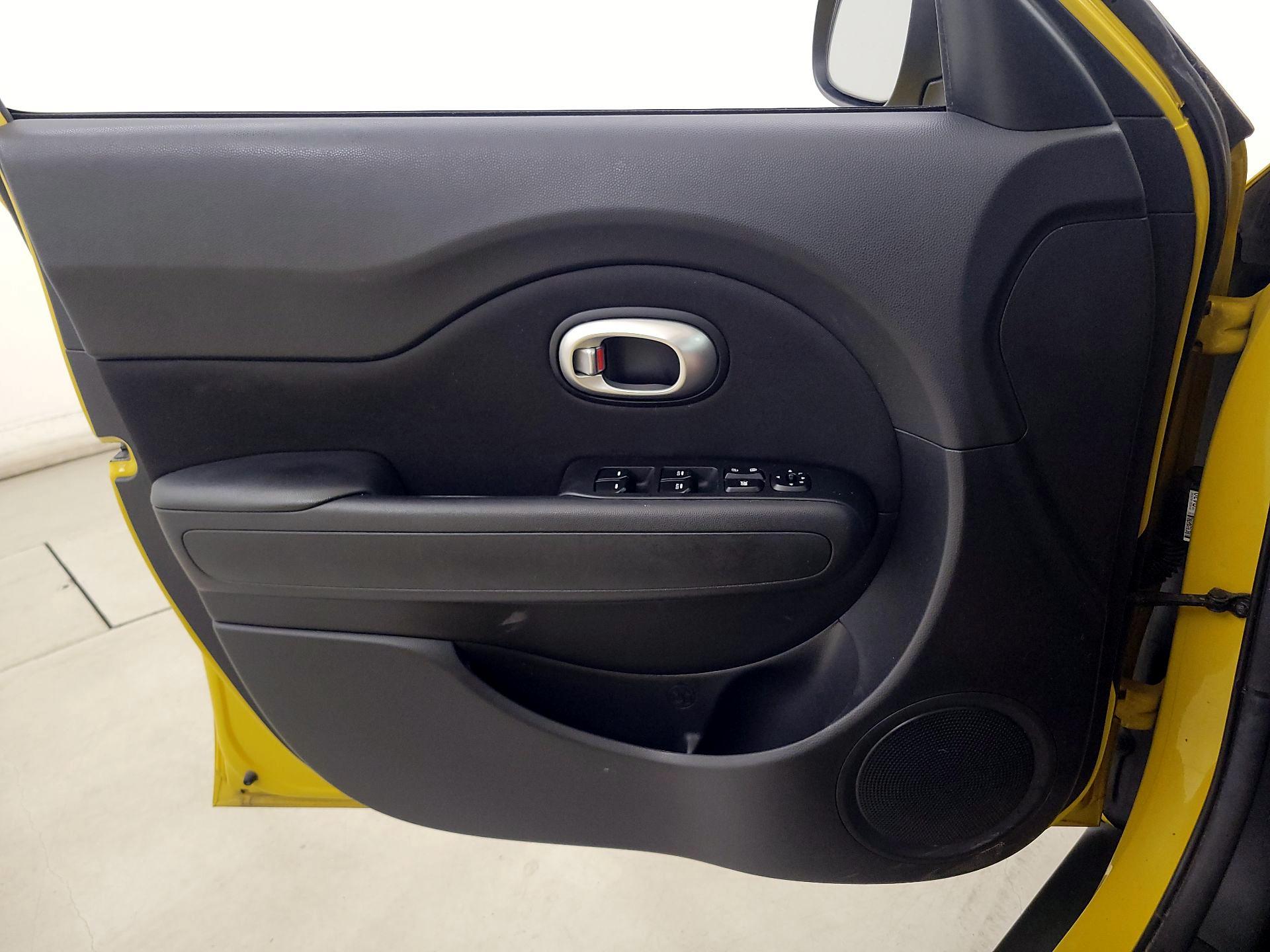 Thumbnail: 2015 Kia Soul - 12