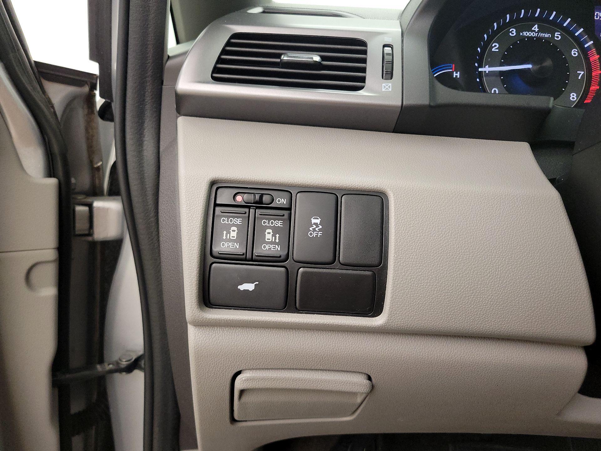 Thumbnail: 2013 Honda Odyssey - 13
