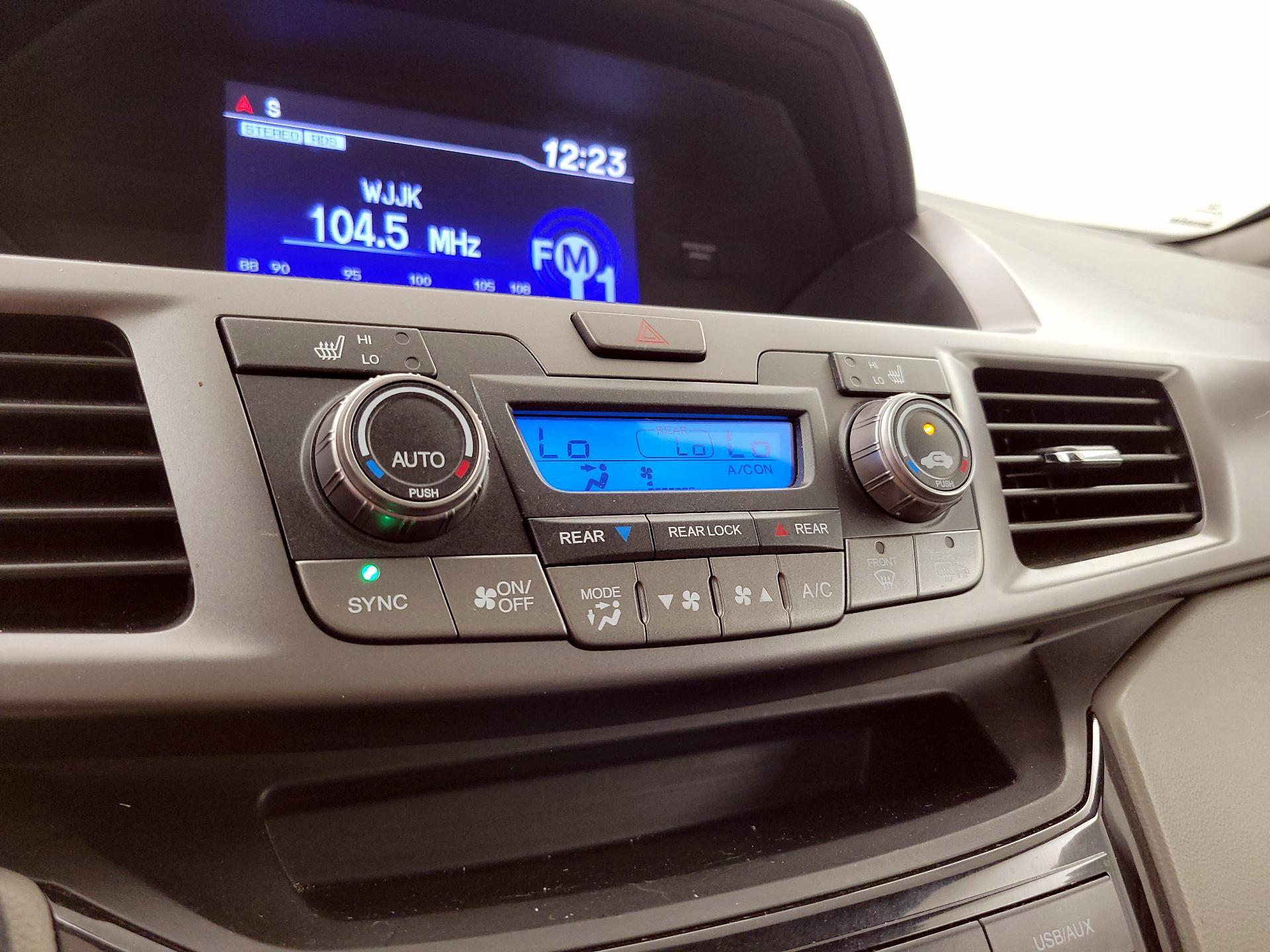 Thumbnail: 2013 Honda Odyssey - 16