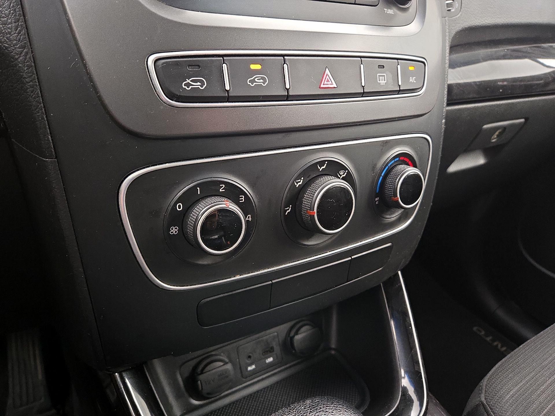 Thumbnail: 2015 Kia Sorento - 15