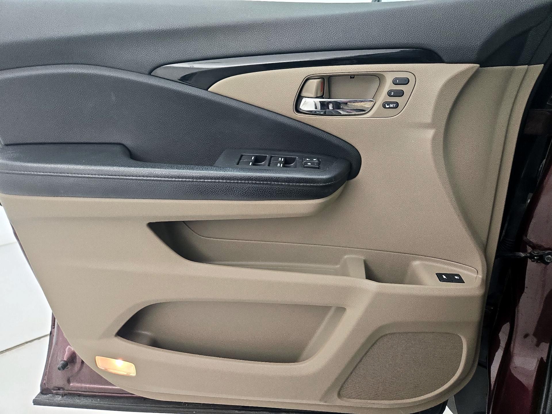 Thumbnail: 2016 Honda Pilot - 12