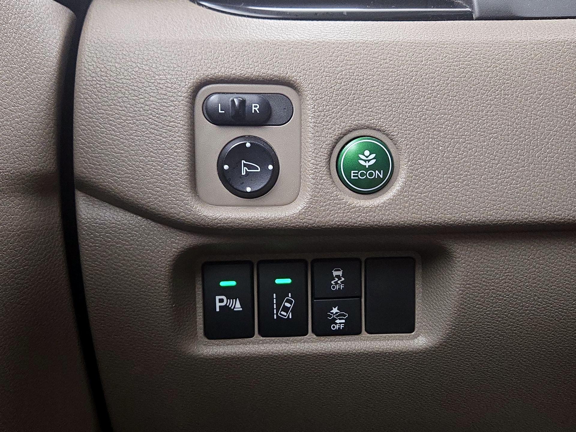 Thumbnail: 2016 Honda Pilot - 13