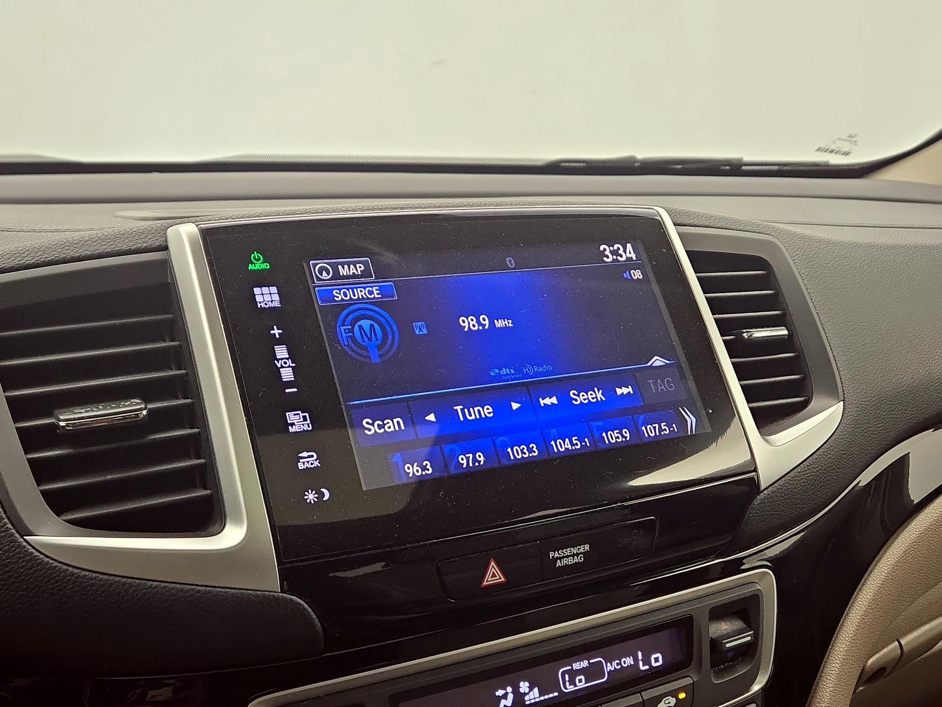 Thumbnail: 2016 Honda Pilot - 15