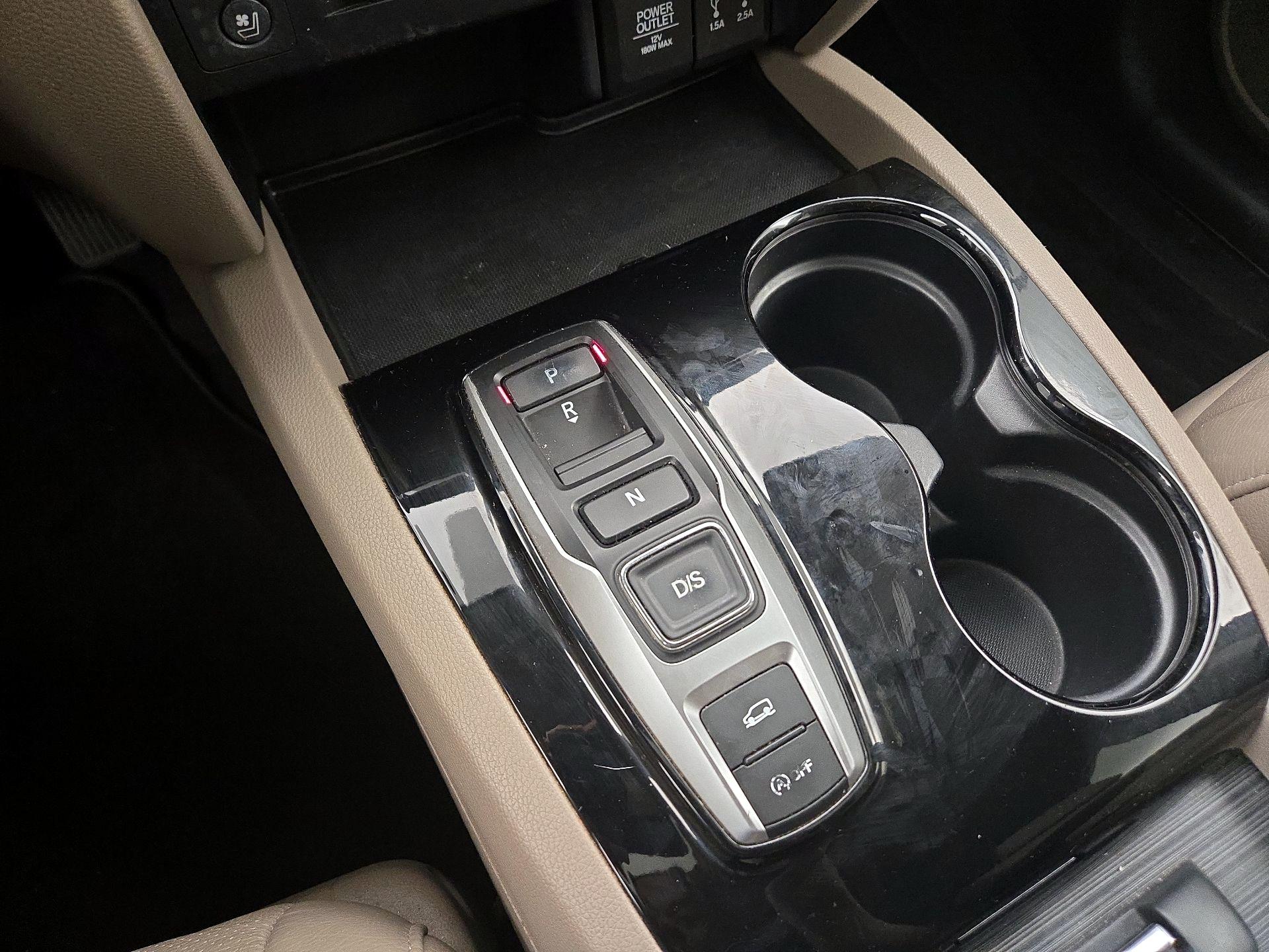 Thumbnail: 2016 Honda Pilot - 17