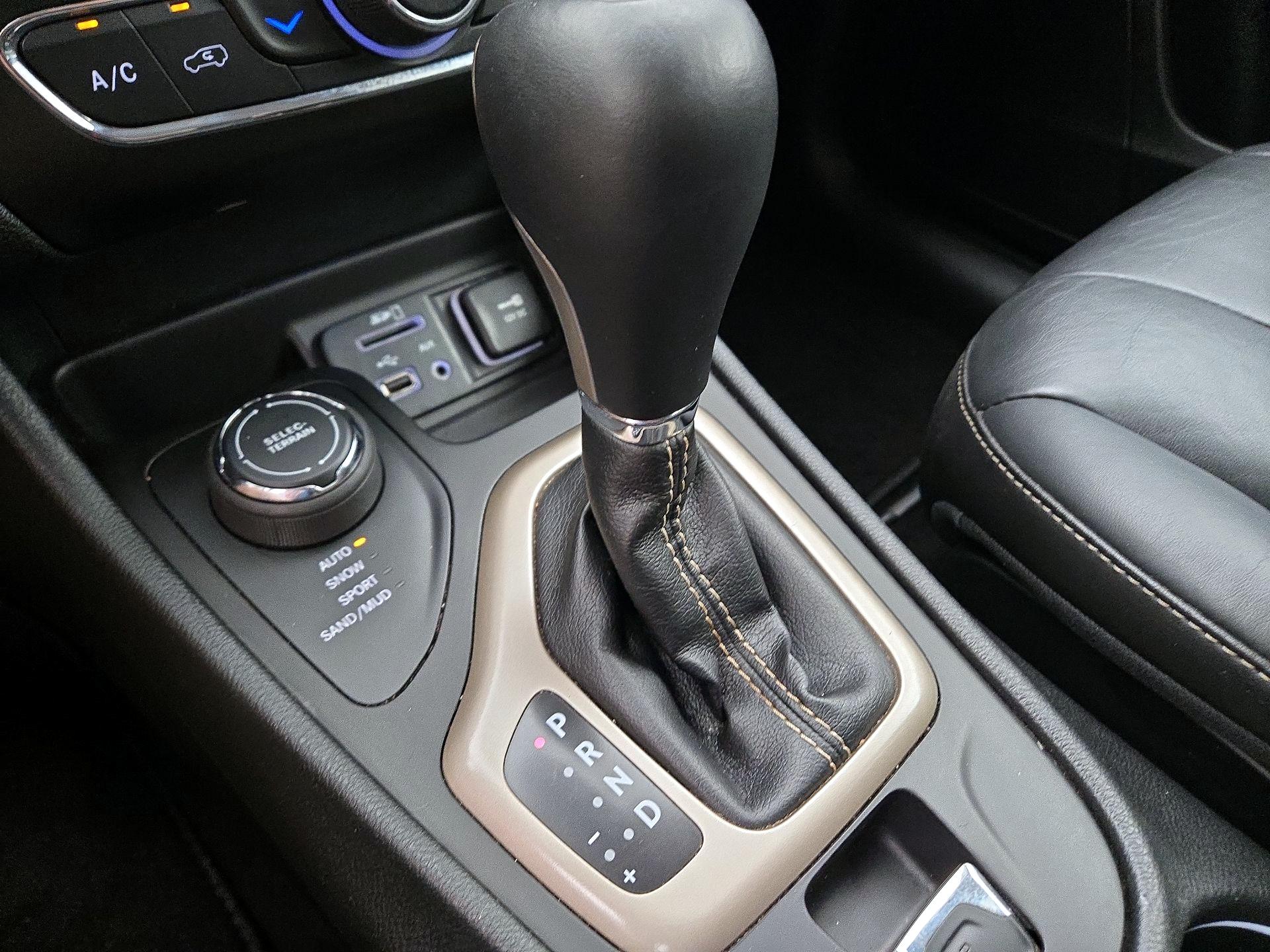 Thumbnail: 2015 Jeep Cherokee - 17