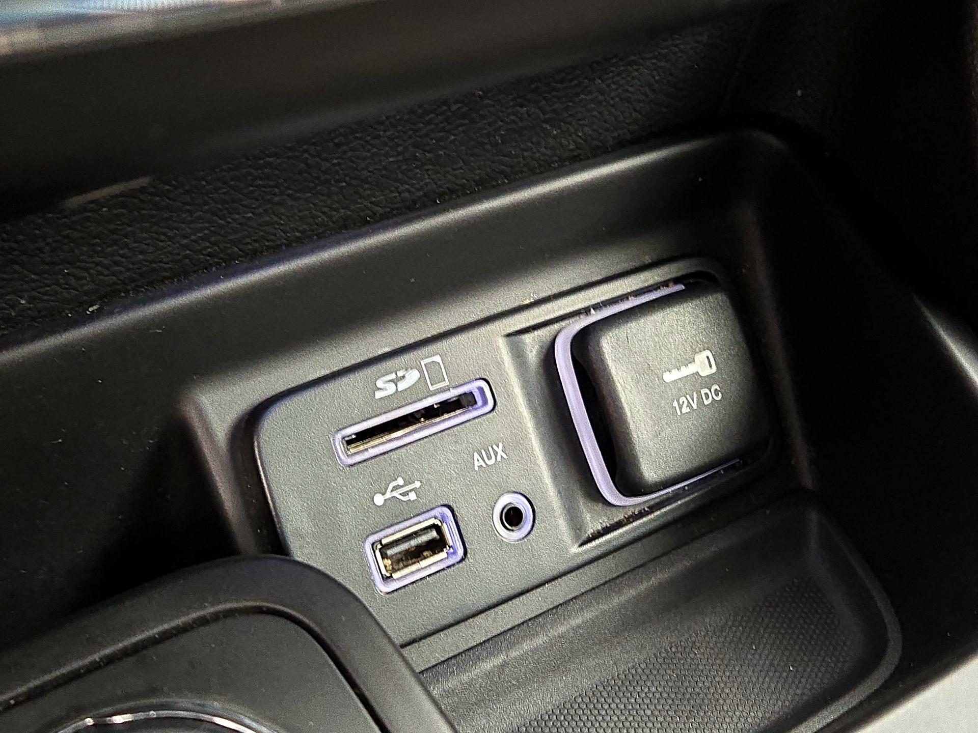 Thumbnail: 2015 Jeep Cherokee - 18