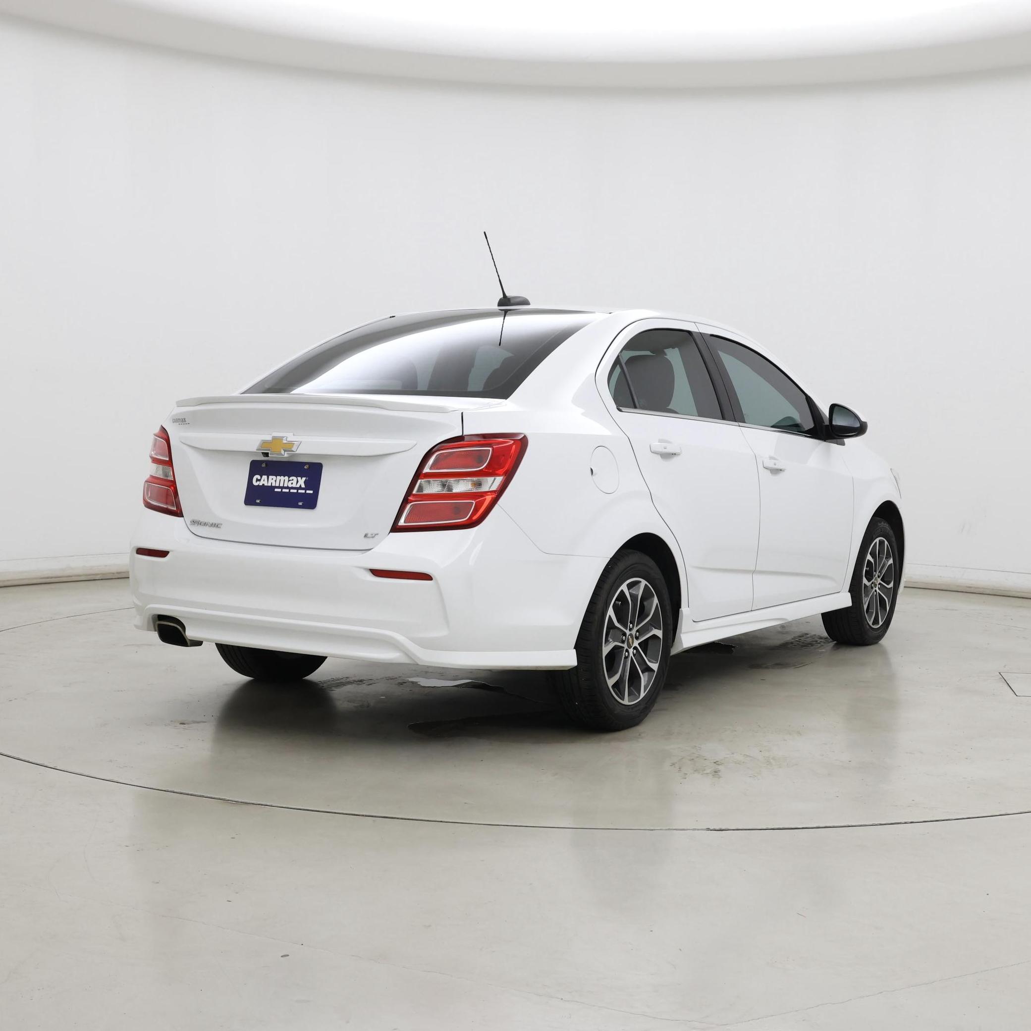 Thumbnail: 2017 Chevrolet Sonic - 8
