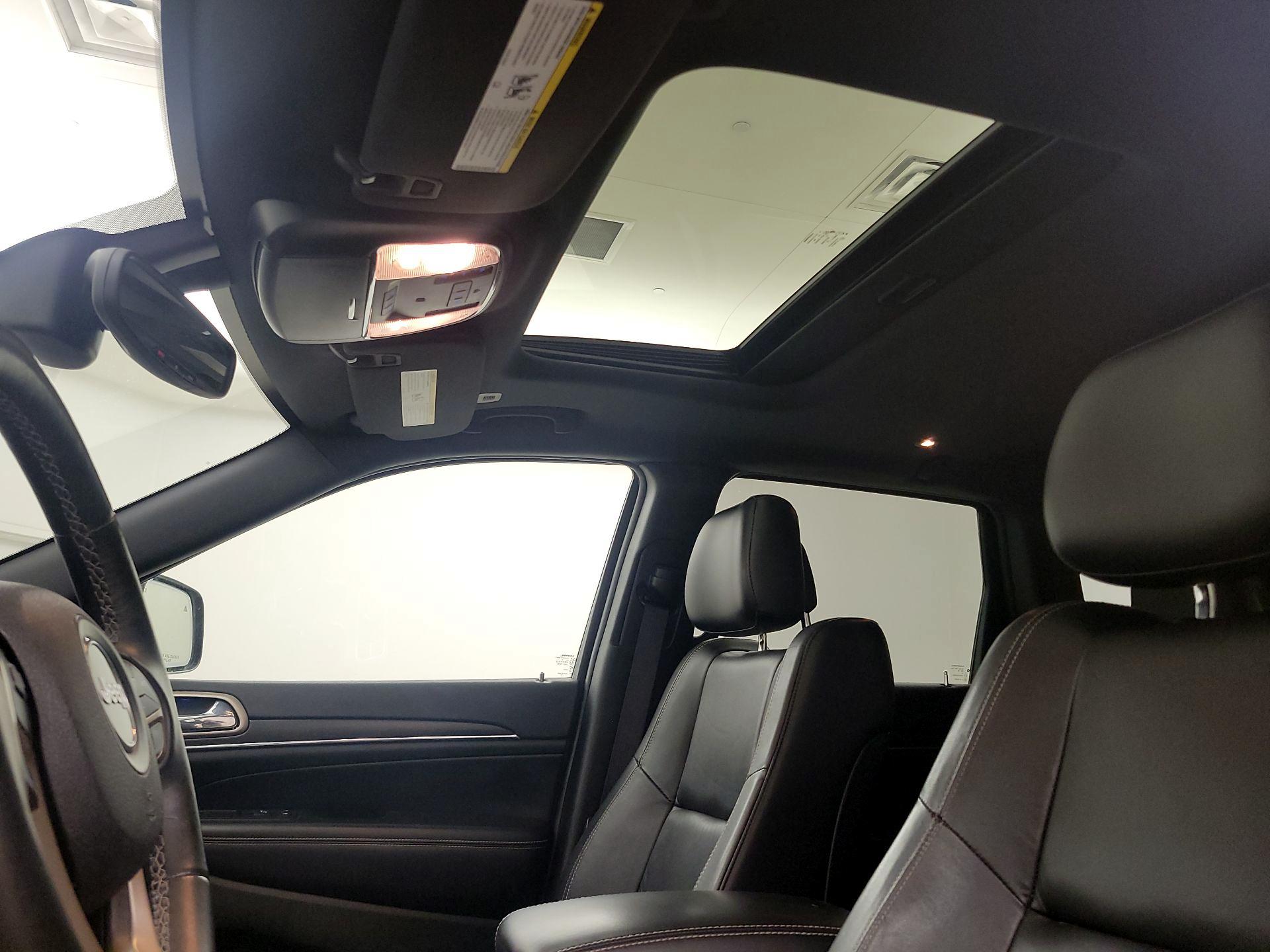 Thumbnail: 2017 Jeep Grand Cherokee - 20