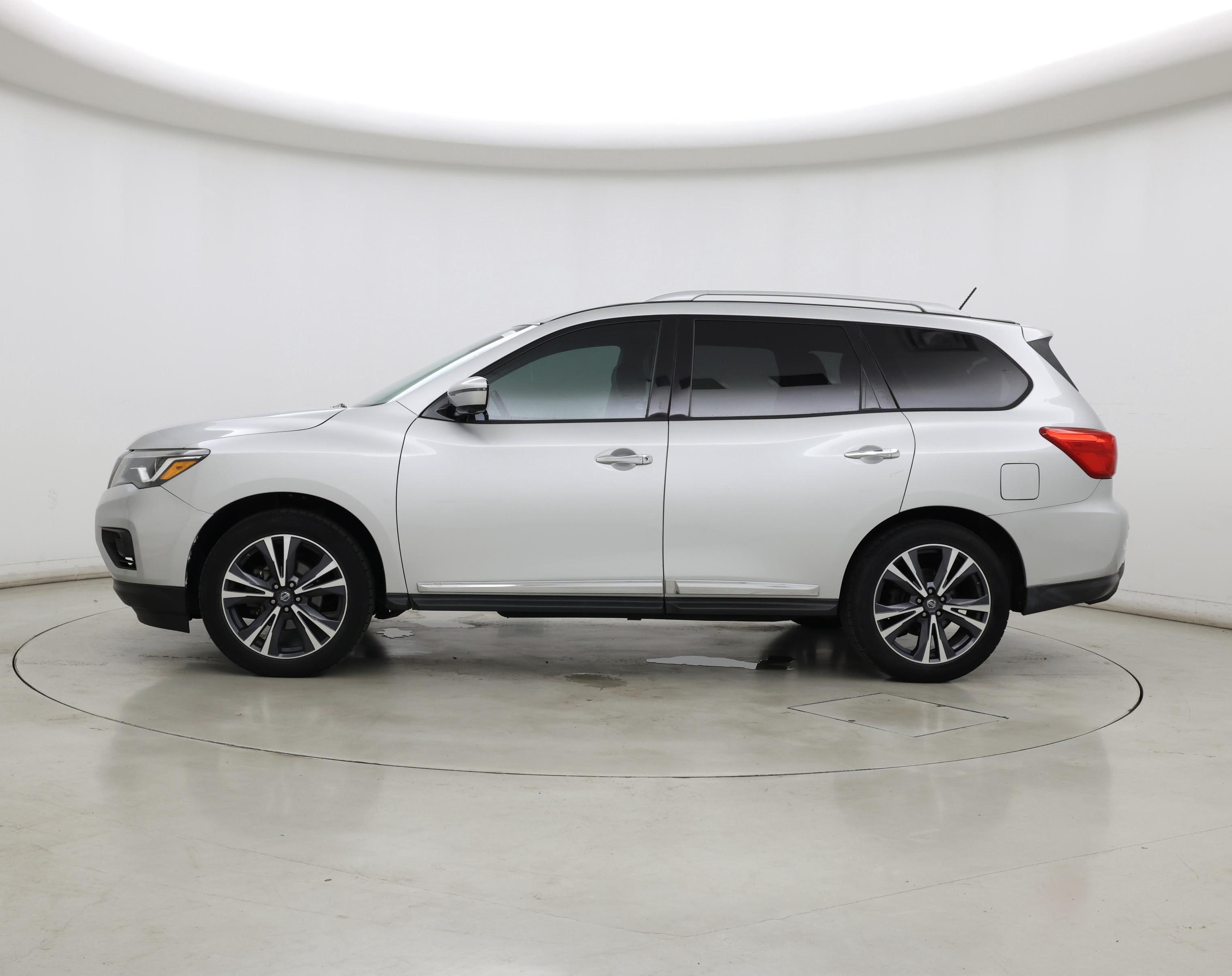 Thumbnail: 2017 Nissan Pathfinder - 3