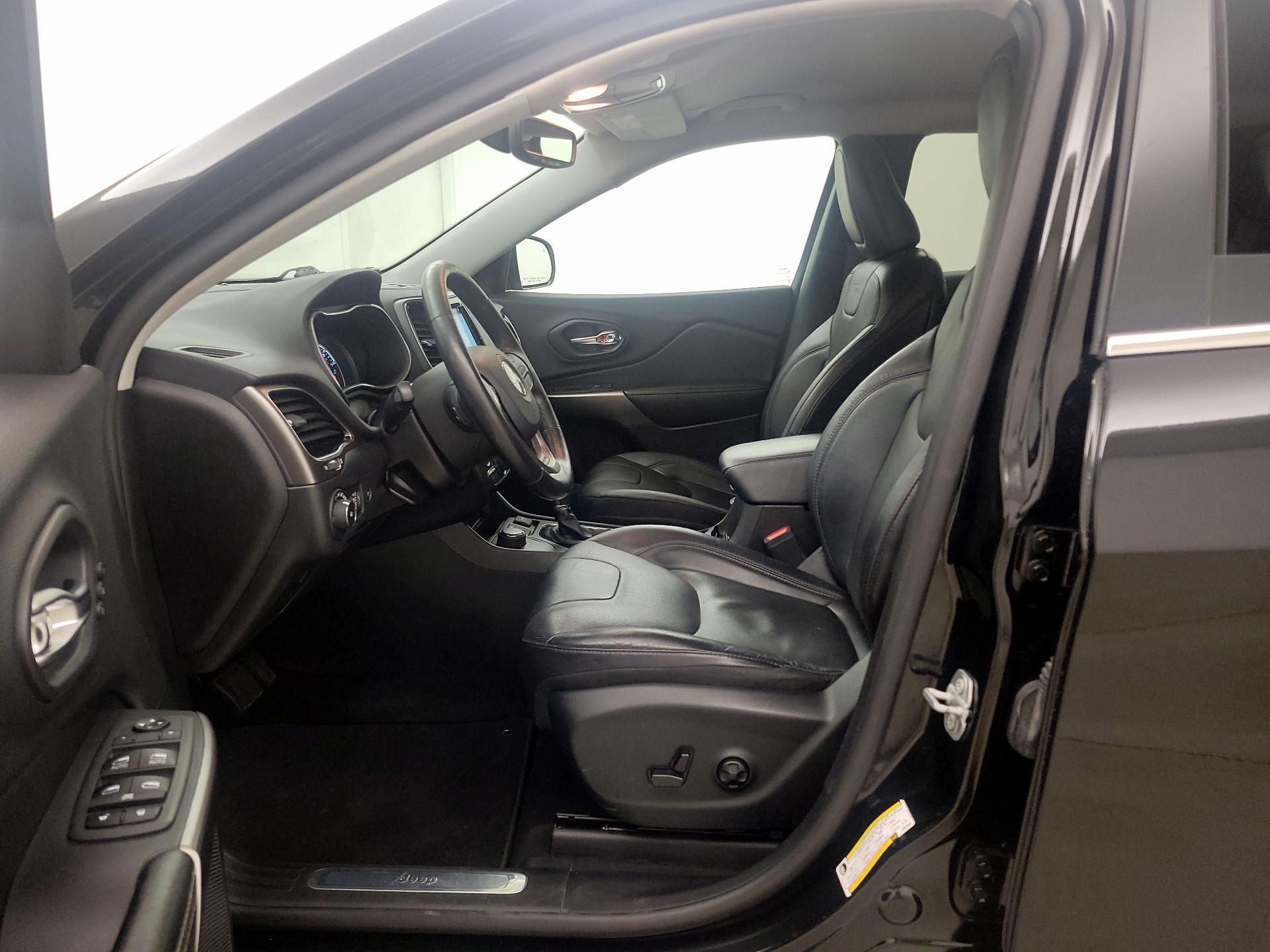 Thumbnail: 2020 Jeep Cherokee - 11