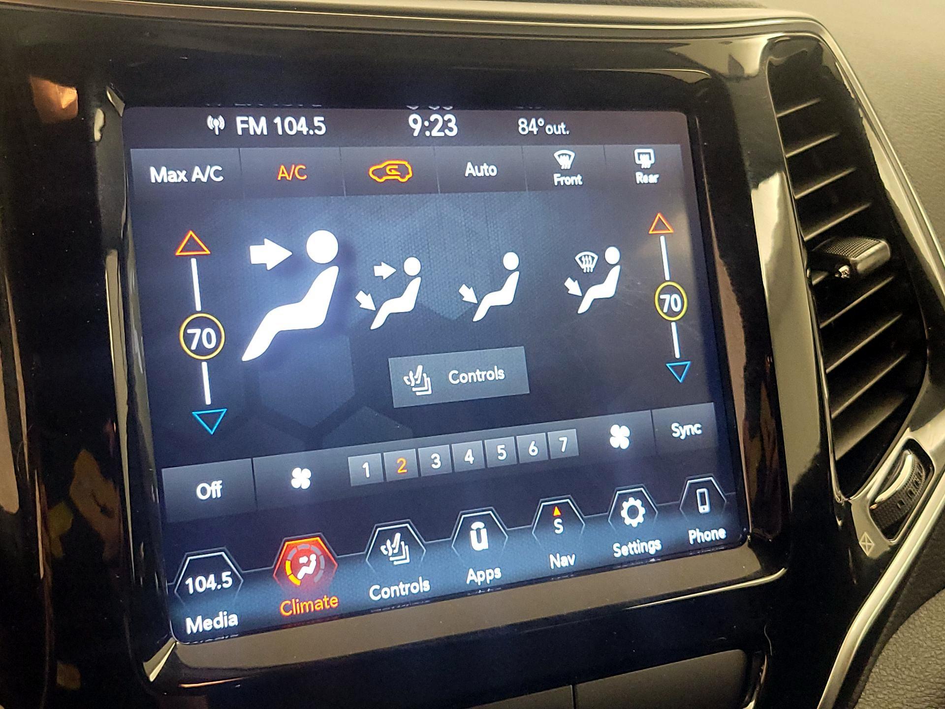 Thumbnail: 2020 Jeep Cherokee - 17