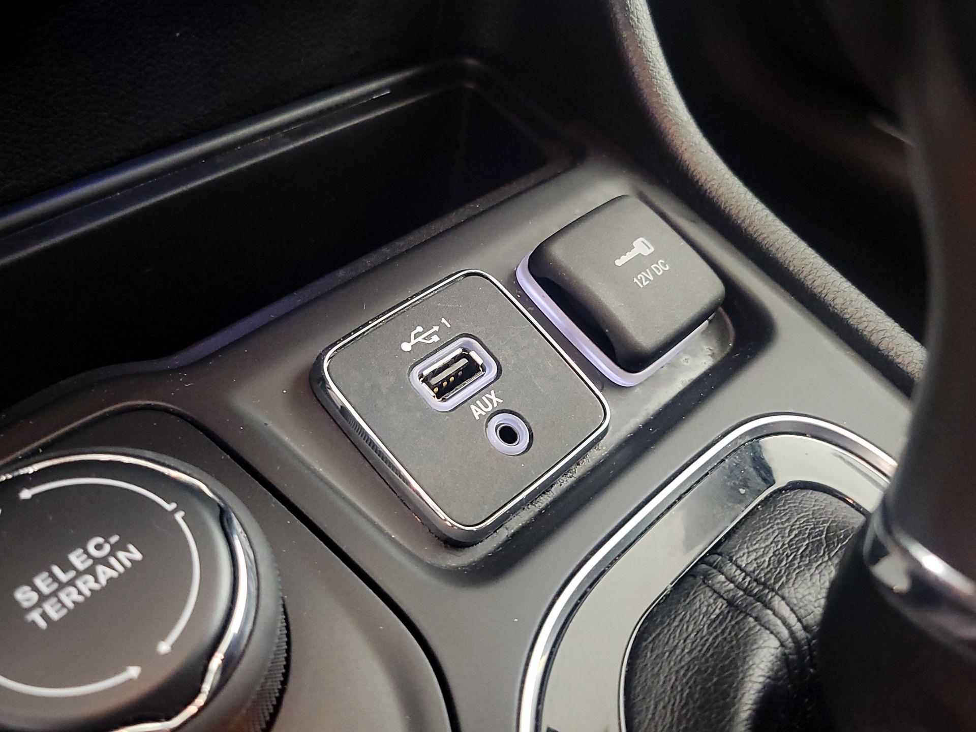 Thumbnail: 2020 Jeep Cherokee - 19