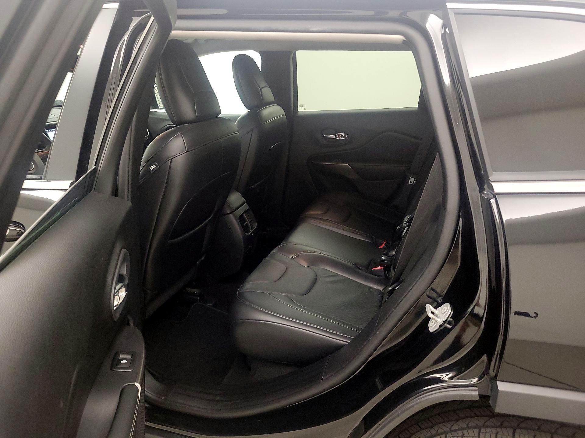 Thumbnail: 2020 Jeep Cherokee - 20