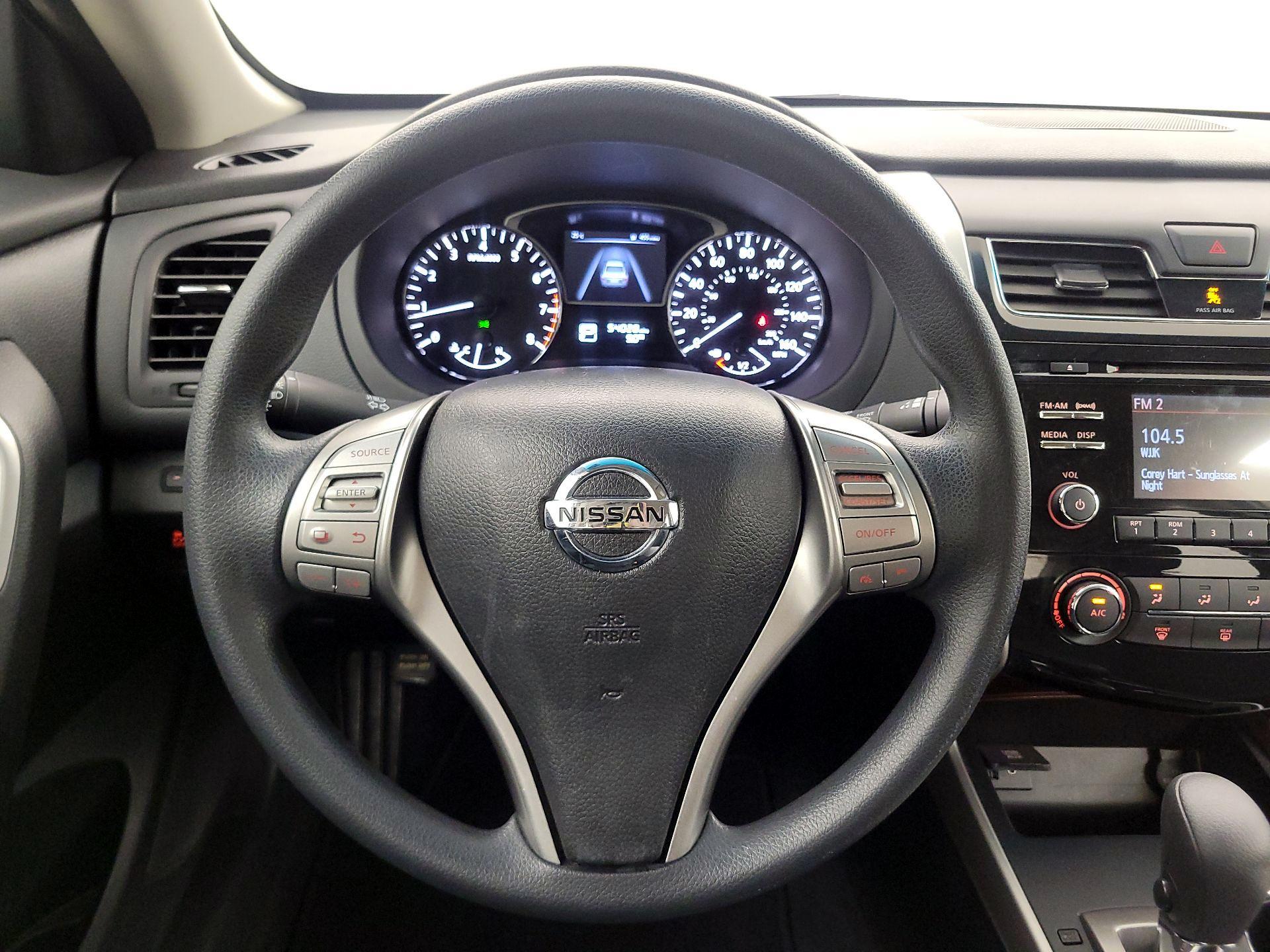 Thumbnail: 2015 Nissan Altima - 10