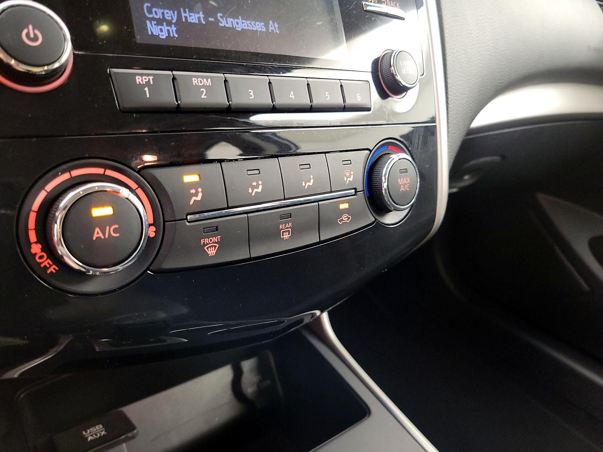 Thumbnail: 2015 Nissan Altima - 16