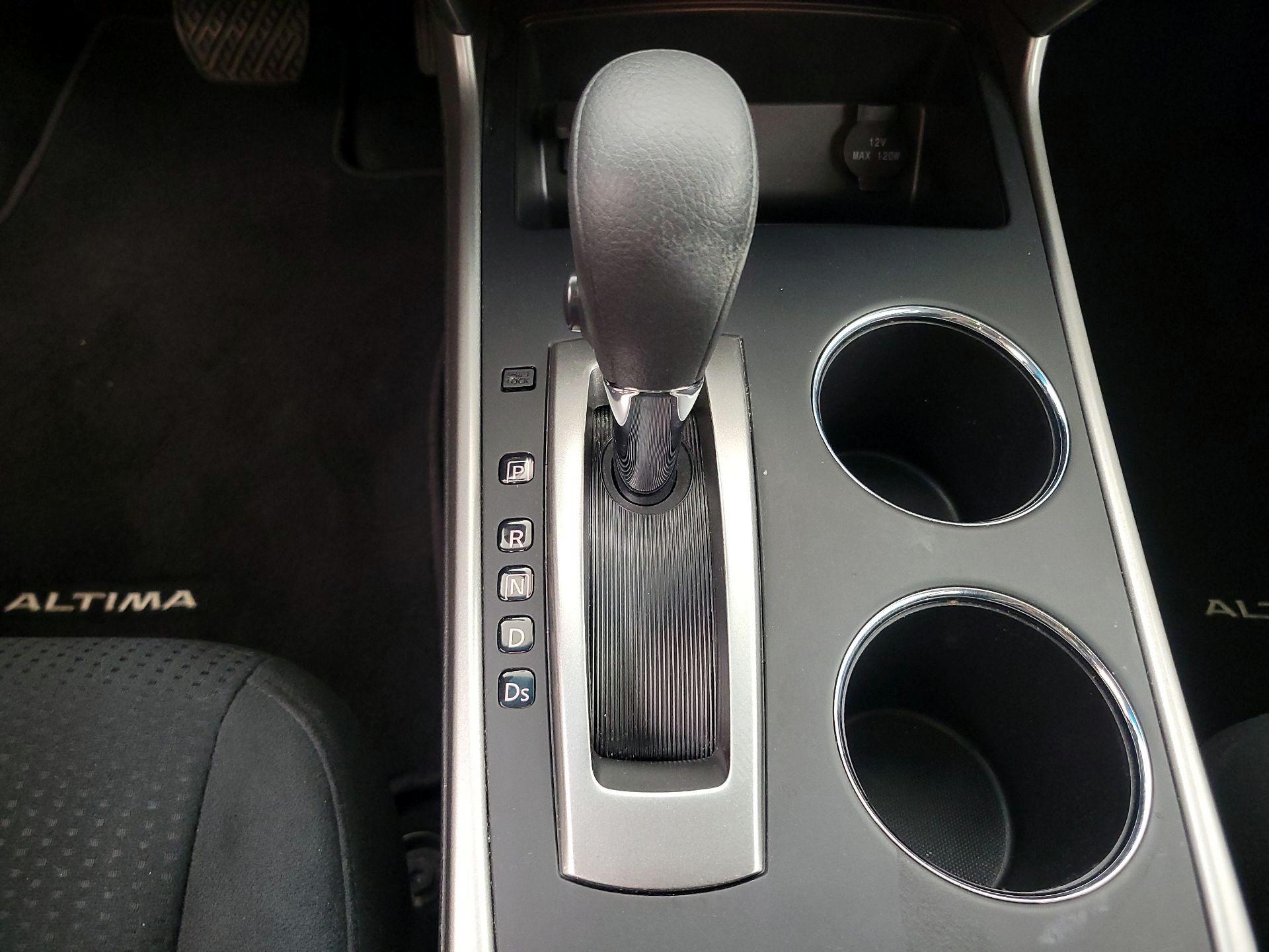 Thumbnail: 2015 Nissan Altima - 17