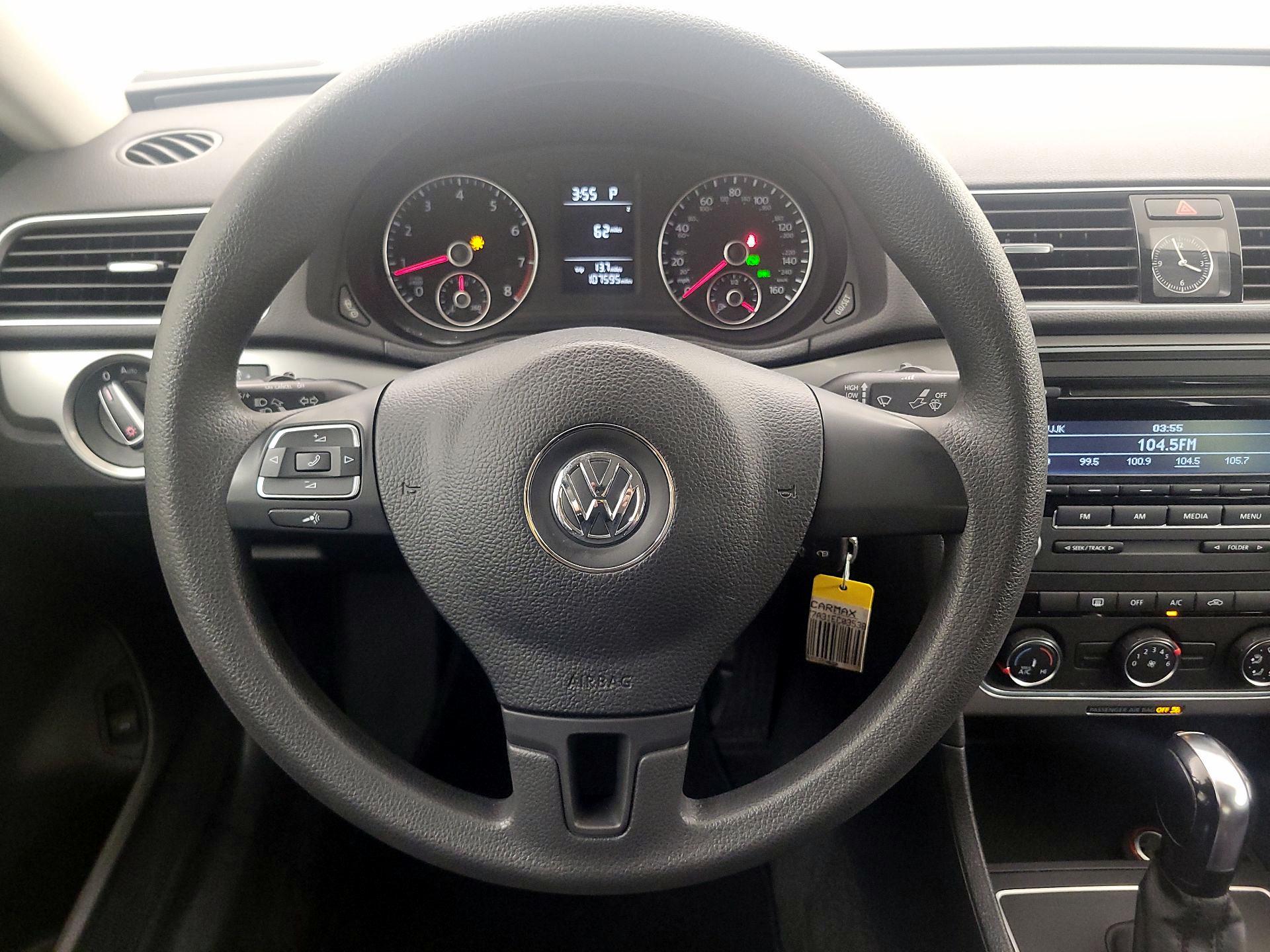 Thumbnail: 2014 Volkswagen Passat - 10