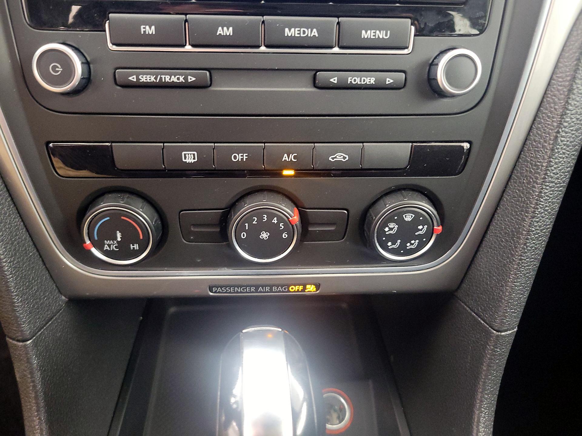 Thumbnail: 2014 Volkswagen Passat - 15