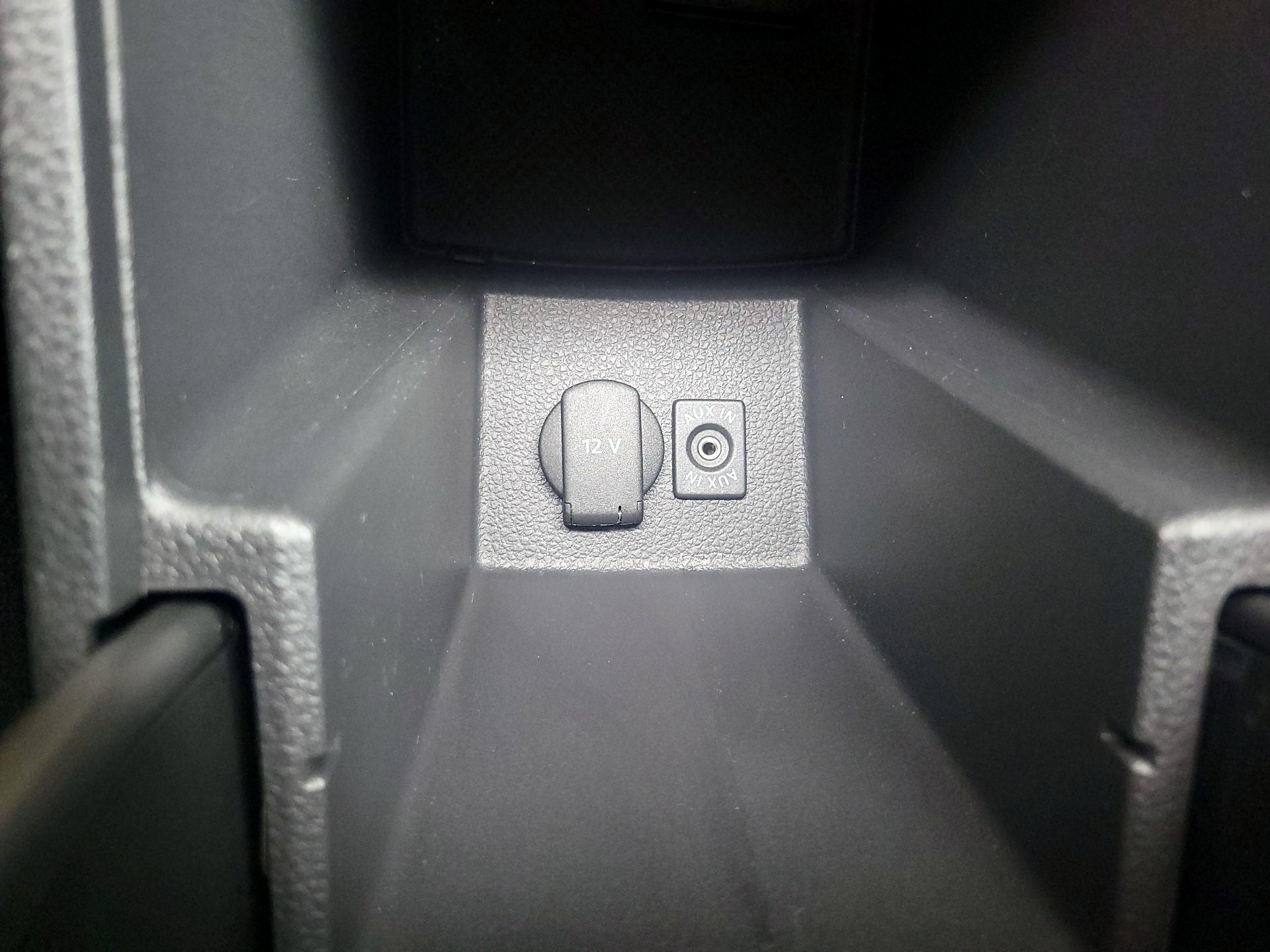 Thumbnail: 2014 Volkswagen Passat - 17