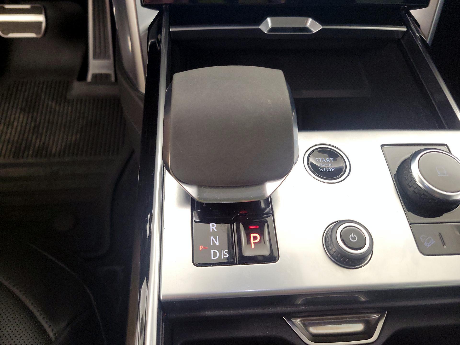 Thumbnail: 2022 Land Rover Range Rover - 18