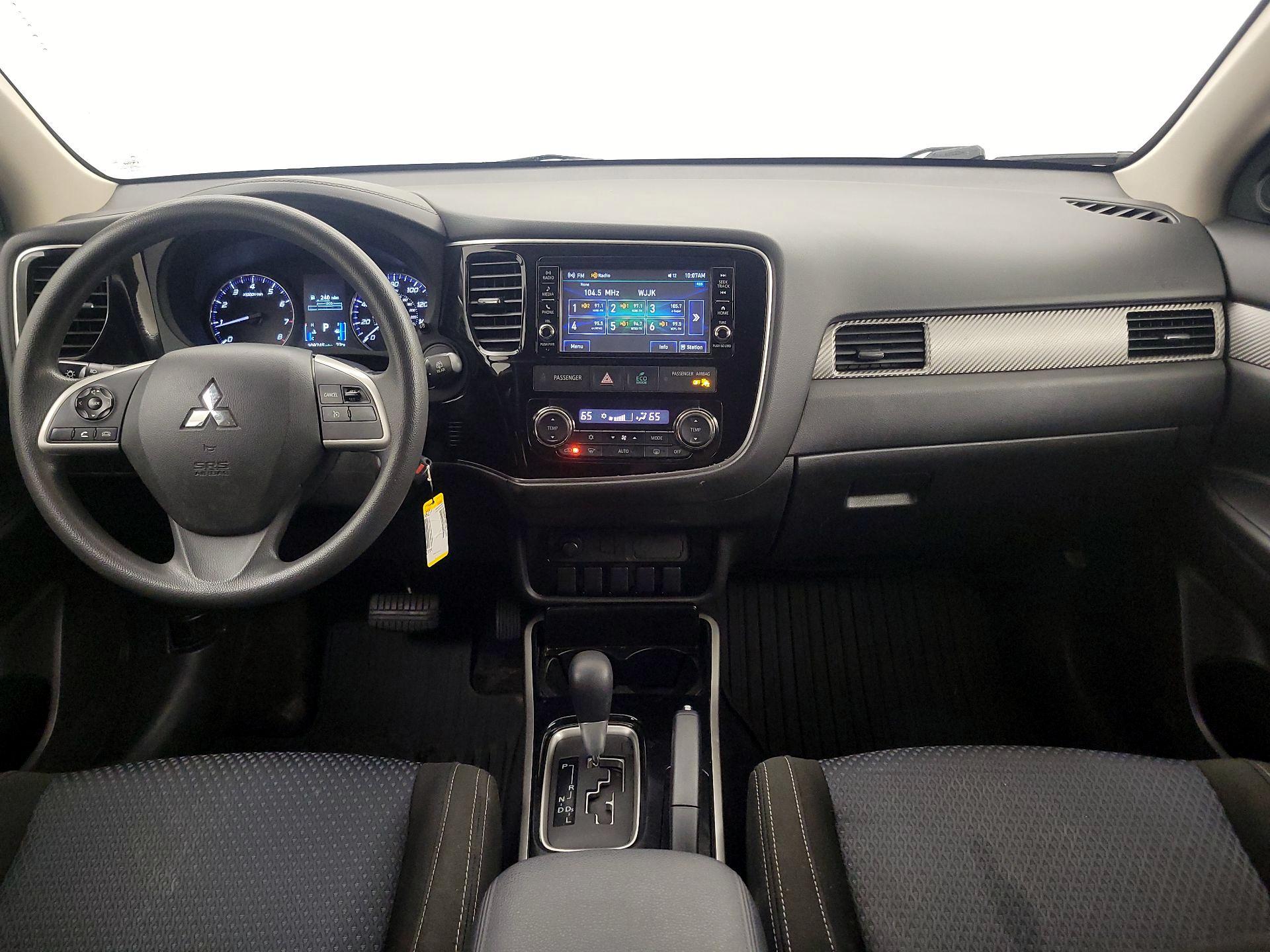 Thumbnail: 2018 Mitsubishi Outlander - 9